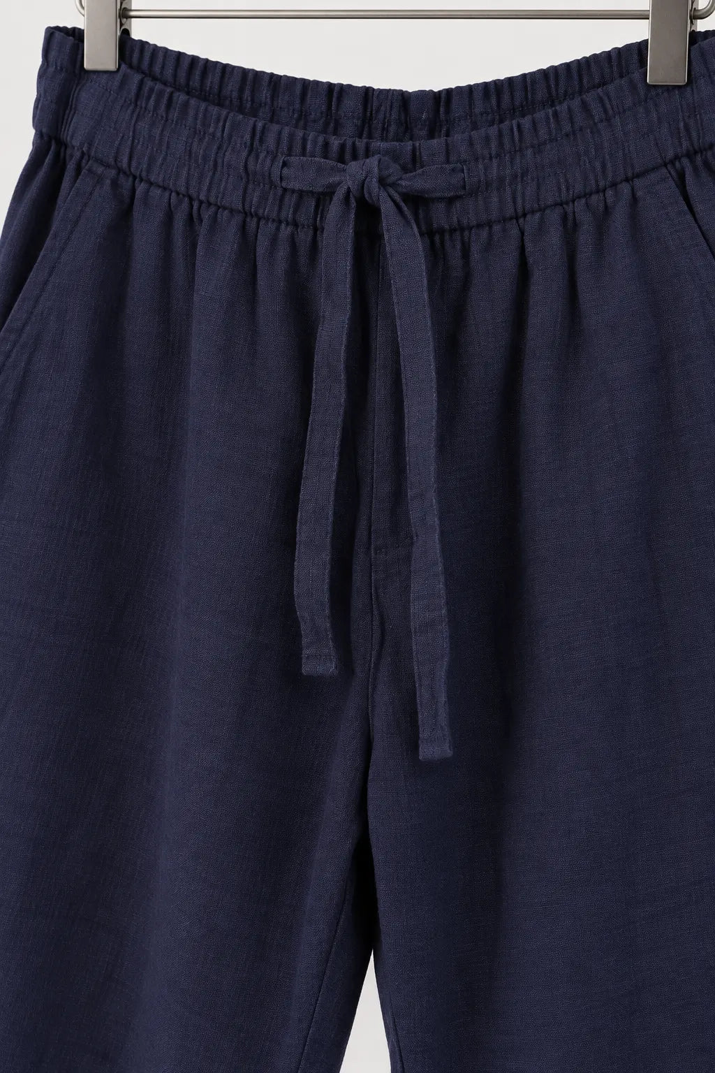 Calça em Algodão Rústico com Bolsos Traseiros Elvira Azul Marinho
