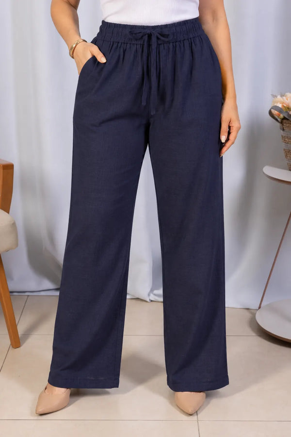 Calça em Algodão Rústico com Bolsos Traseiros Elvira Azul Marinho