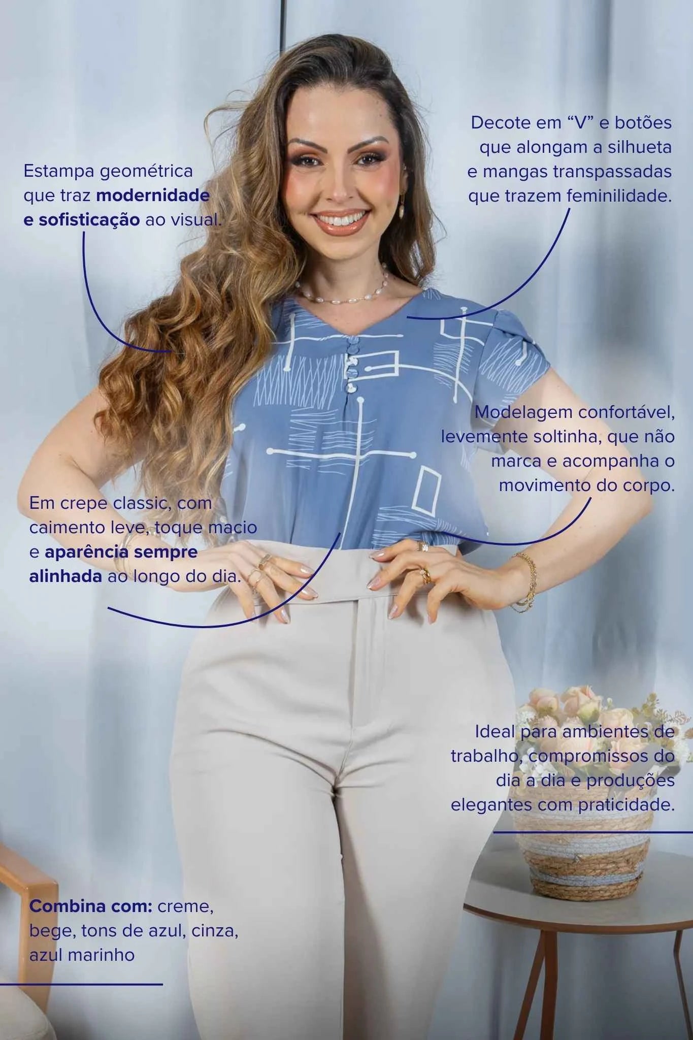 Blusa Manga Curta em Crepe Classic Decote em "V" Estampa Geométrica Emily Azul
