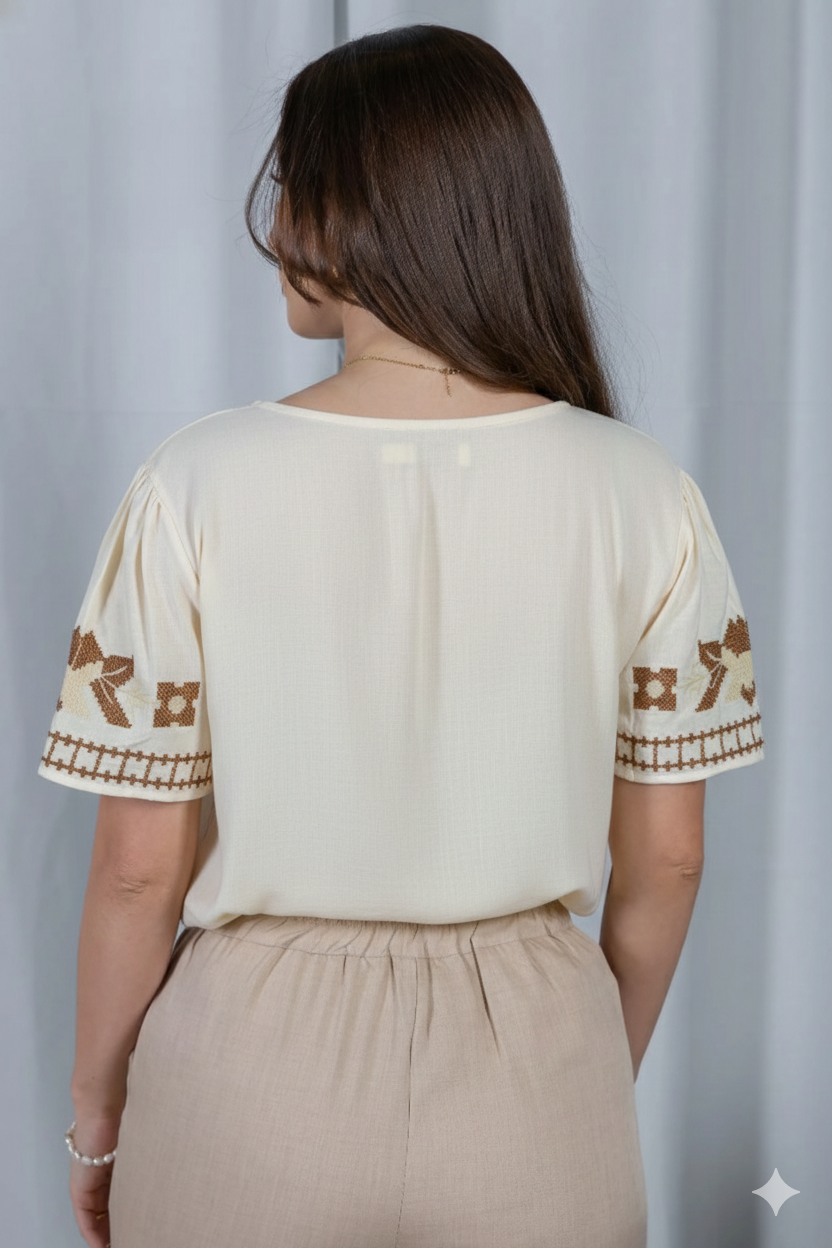 Blusa Manga Curta Algodão Linho Detalhes Bordados Cecilia Creme