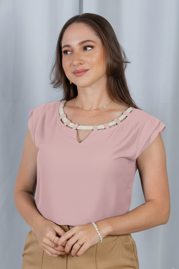 Blusa Manga Curta Decote em "V" Cotton Touch Detalhe Trançado Colo Virgínia Rosa