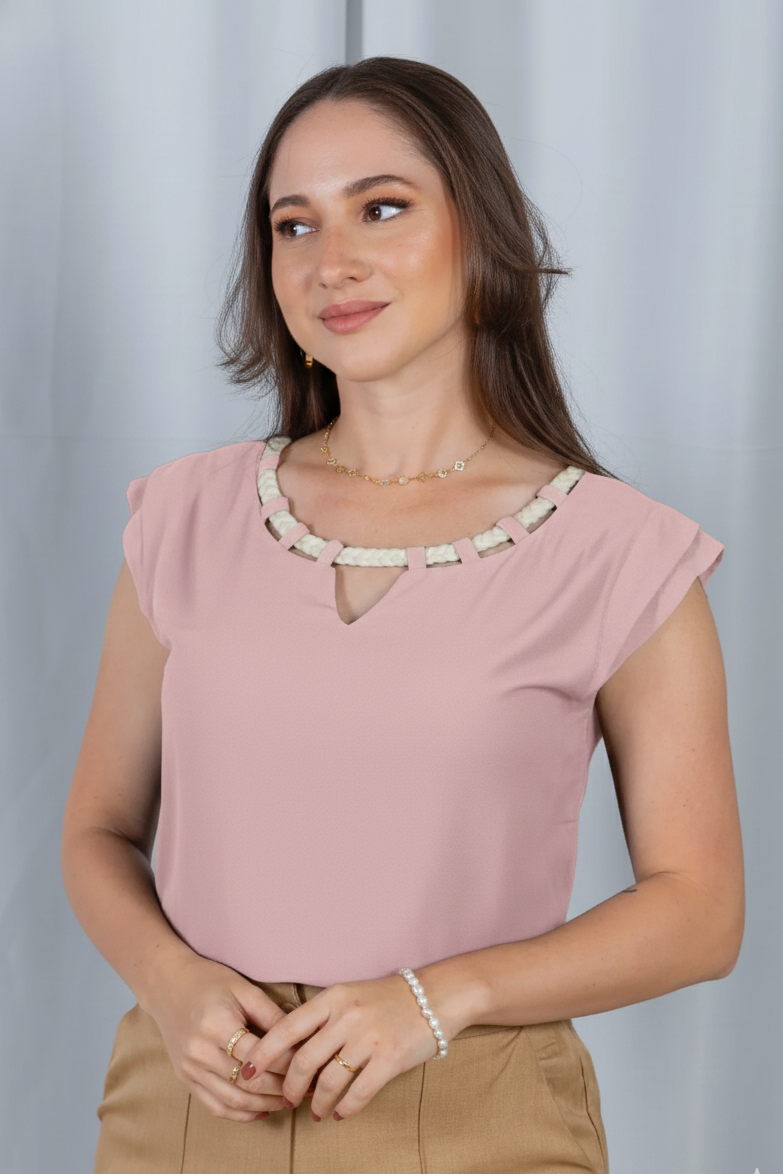 Blusa Manga Curta Decote em "V" Cotton Touch Detalhe Trançado Colo Virgínia Rosa