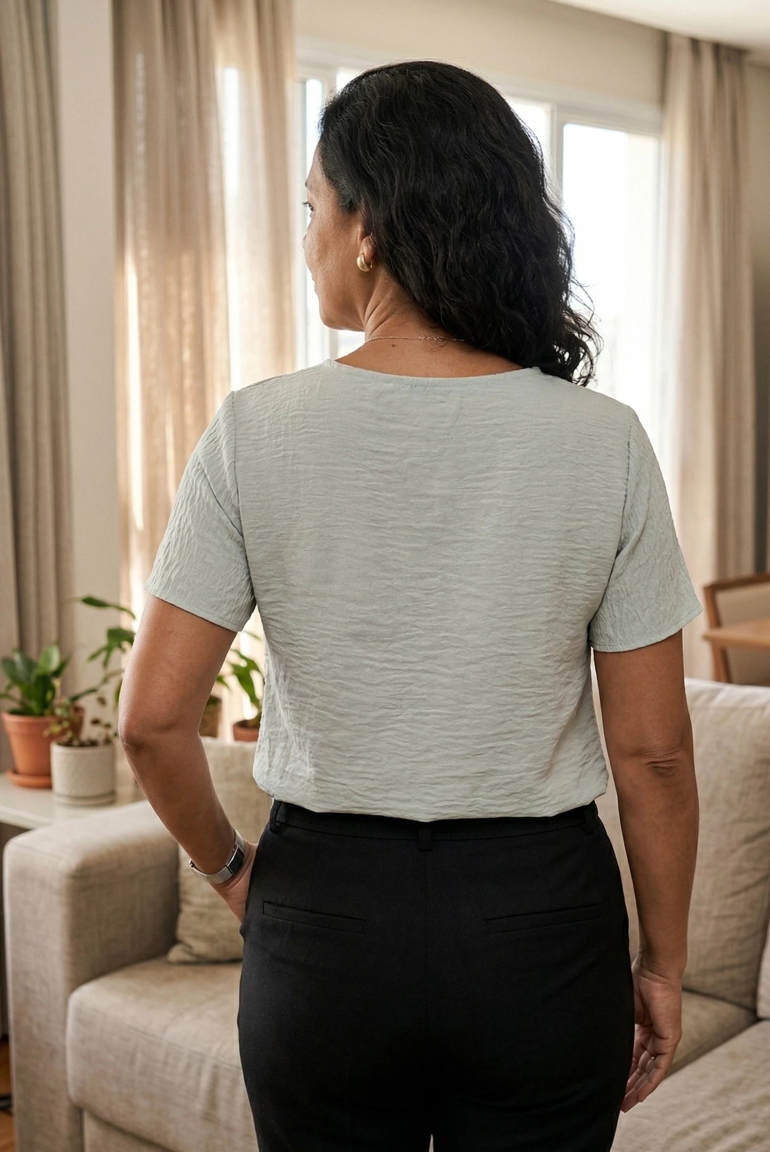 Blusa Manga Curta Decote Choker Silvana Cinza