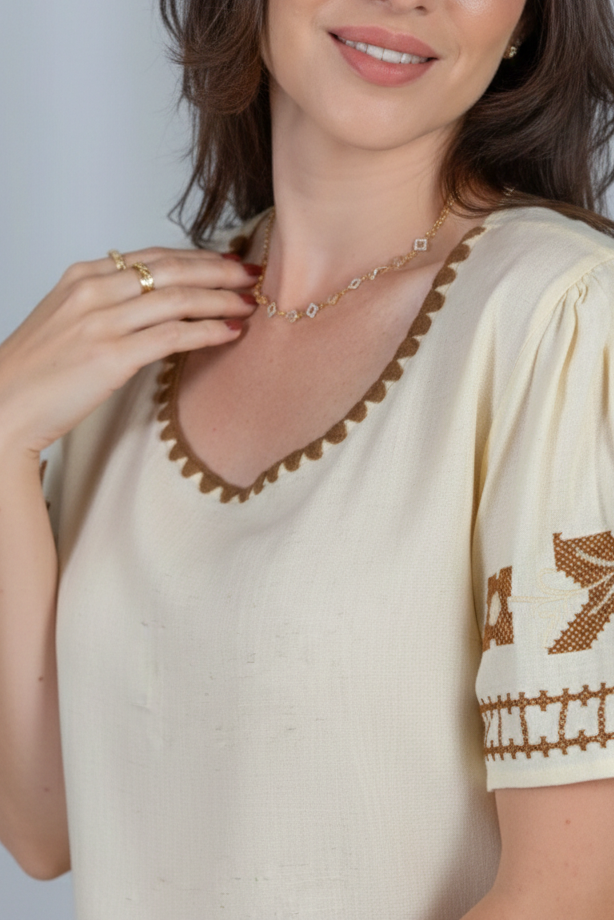 Blusa Manga Curta Algodão Linho Detalhes Bordados Cecilia Creme