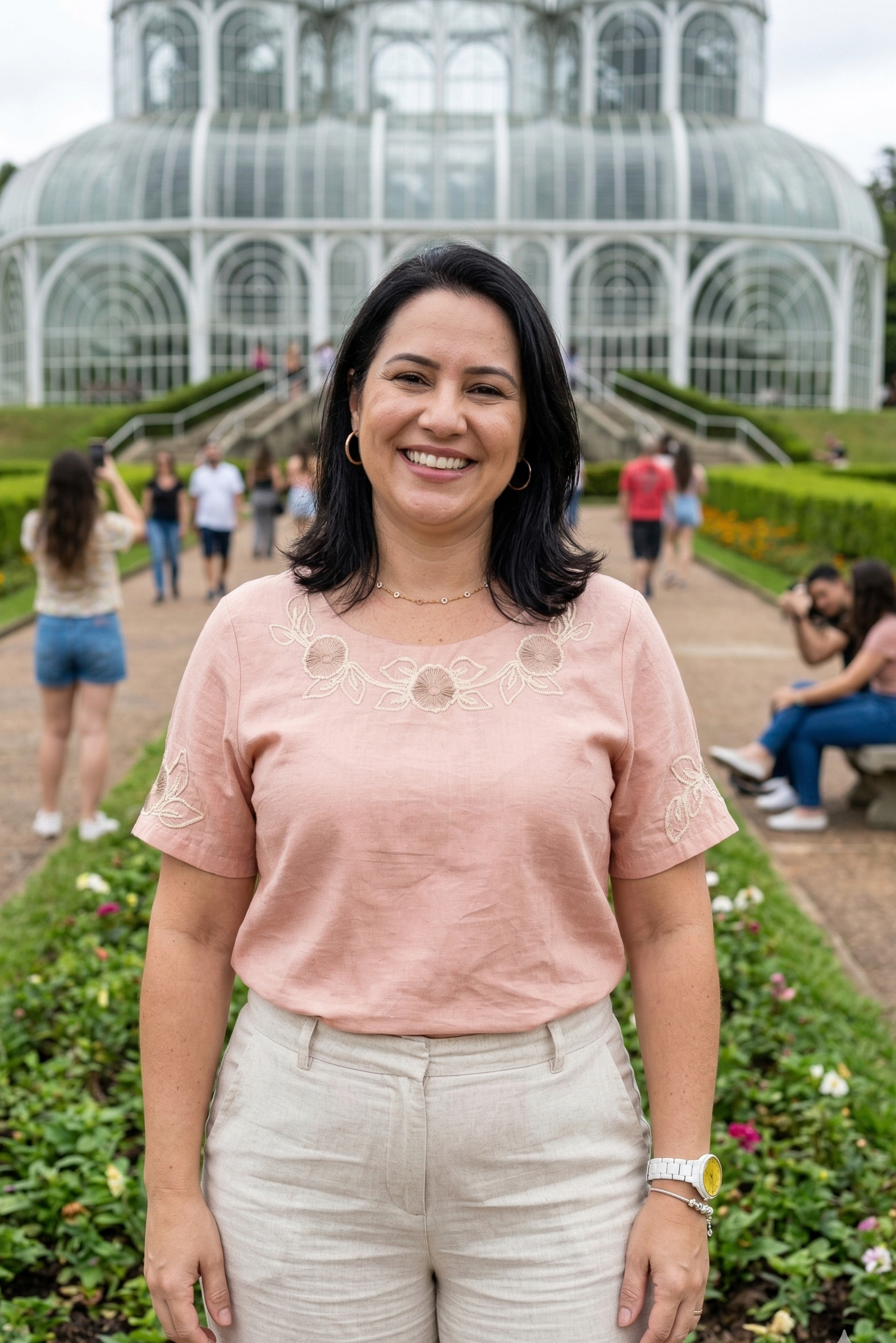 Blusa Manga Curta com Detalhes Bordados Colo Visco Brise Camila Rosa