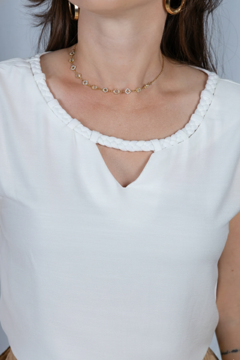 Blusa Manga Curta Decote em "V" Cotton Touch Detalhe Trançado Colo Virgínia Branca