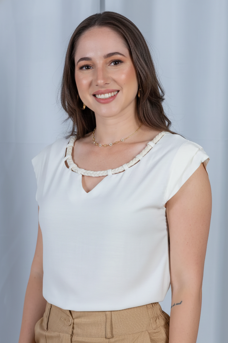 Blusa Manga Curta Decote em "V" Cotton Touch Detalhe Trançado Colo Virgínia Branca