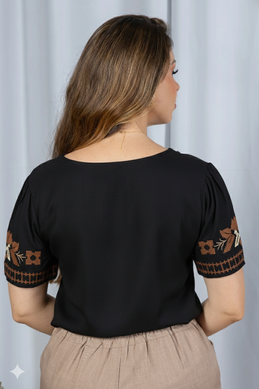 Blusa Manga Curta Algodão Linho Detalhes Bordados Cecilia Preta