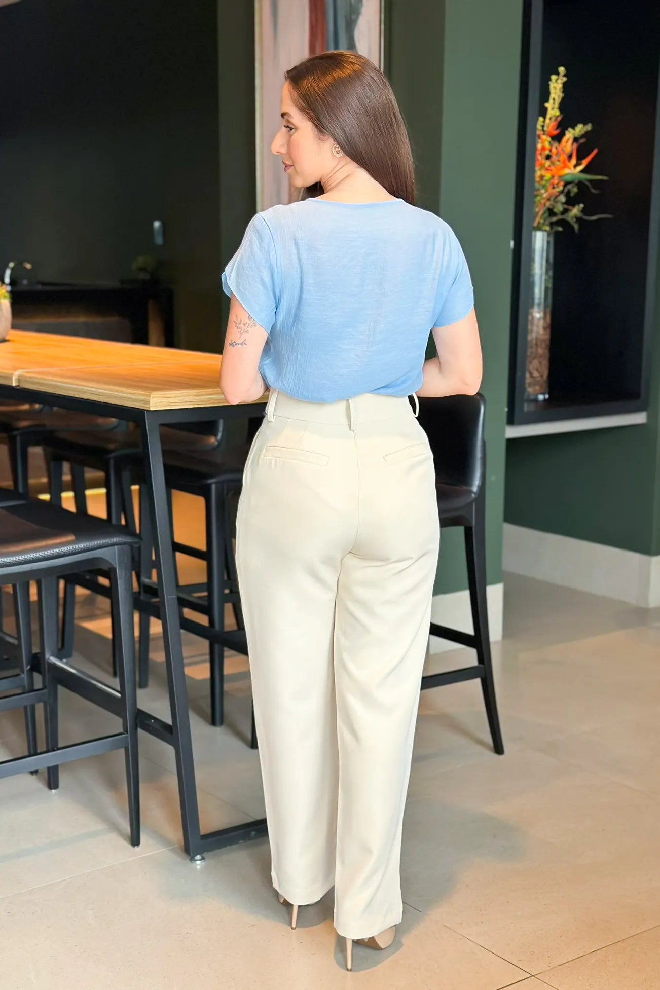 Blusa Manga Transpassada Detalhe Ombro Vivian Azul Claro