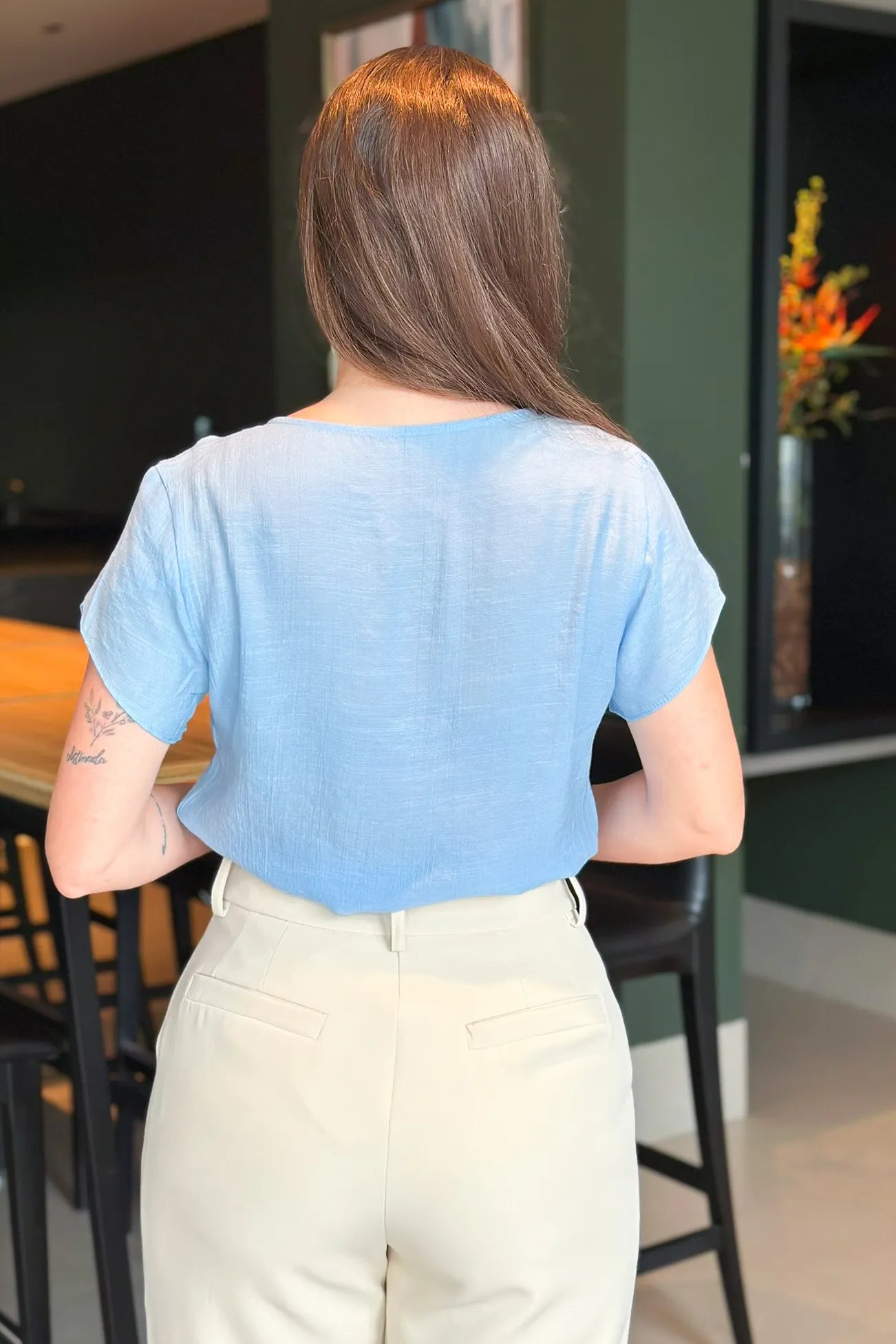 Blusa Manga Transpassada Detalhe Ombro Vivian Azul Claro