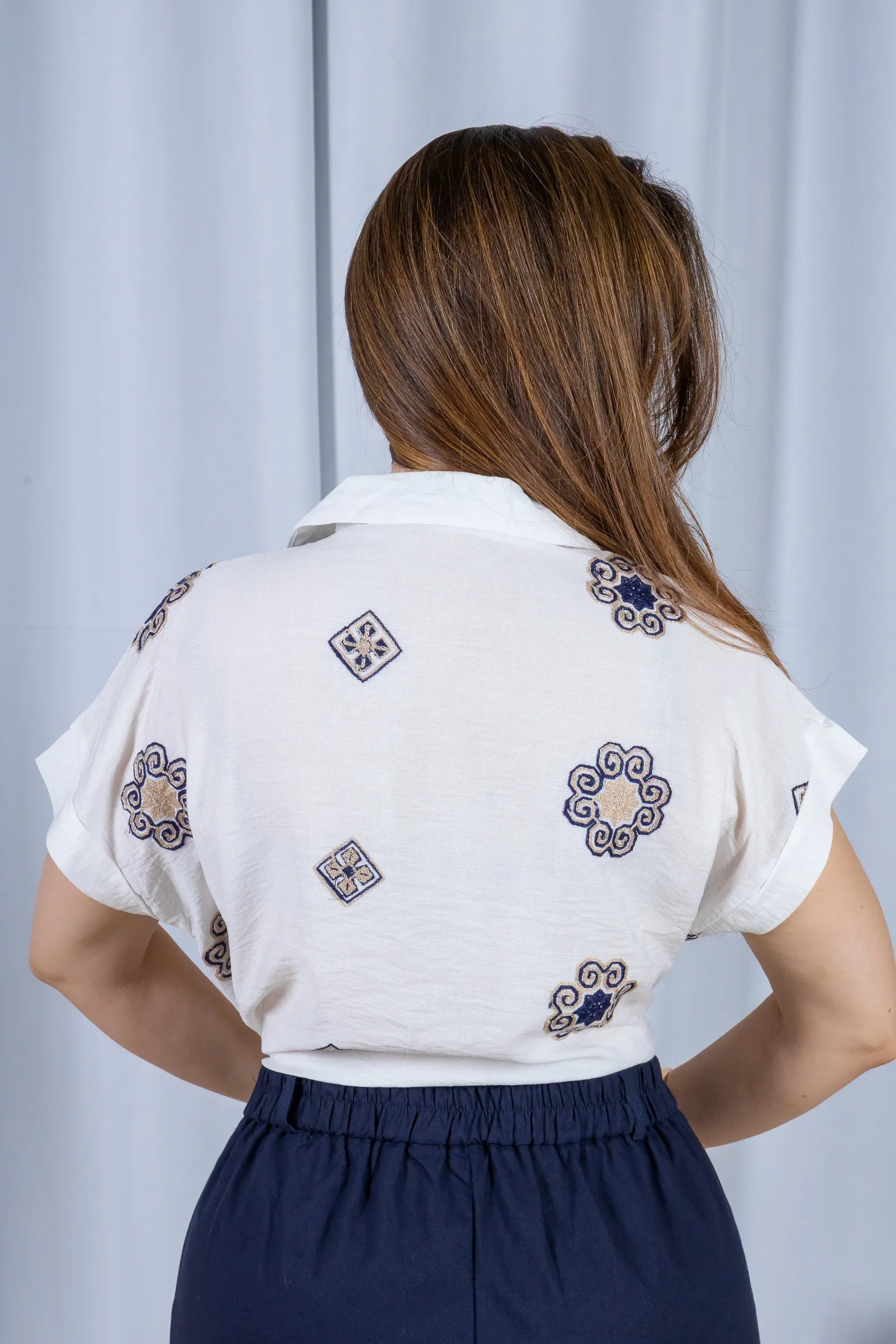 Camisa Manga Curta Neuza Bordada Visco Brise Azul