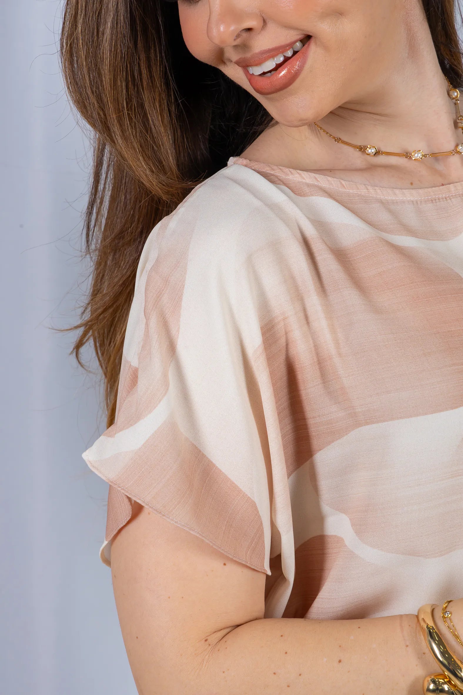 Blusa Manga Ampla Decote em "U" Crepe Cinthia Bege