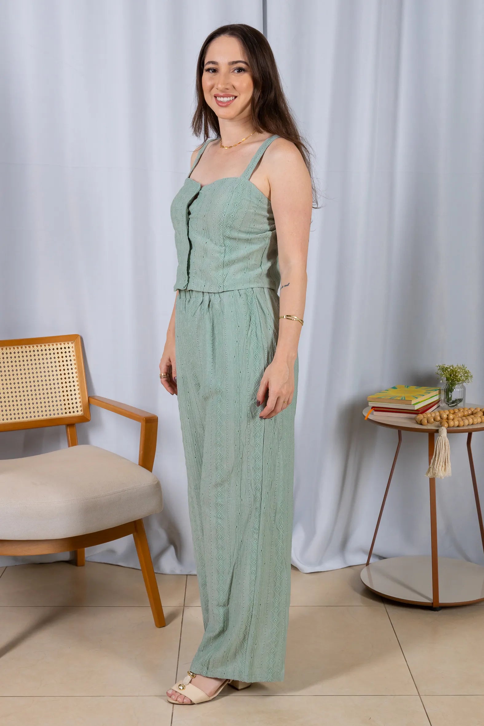 Cropped Alça com Bordado e Botões Crepe Soft Carla Verde