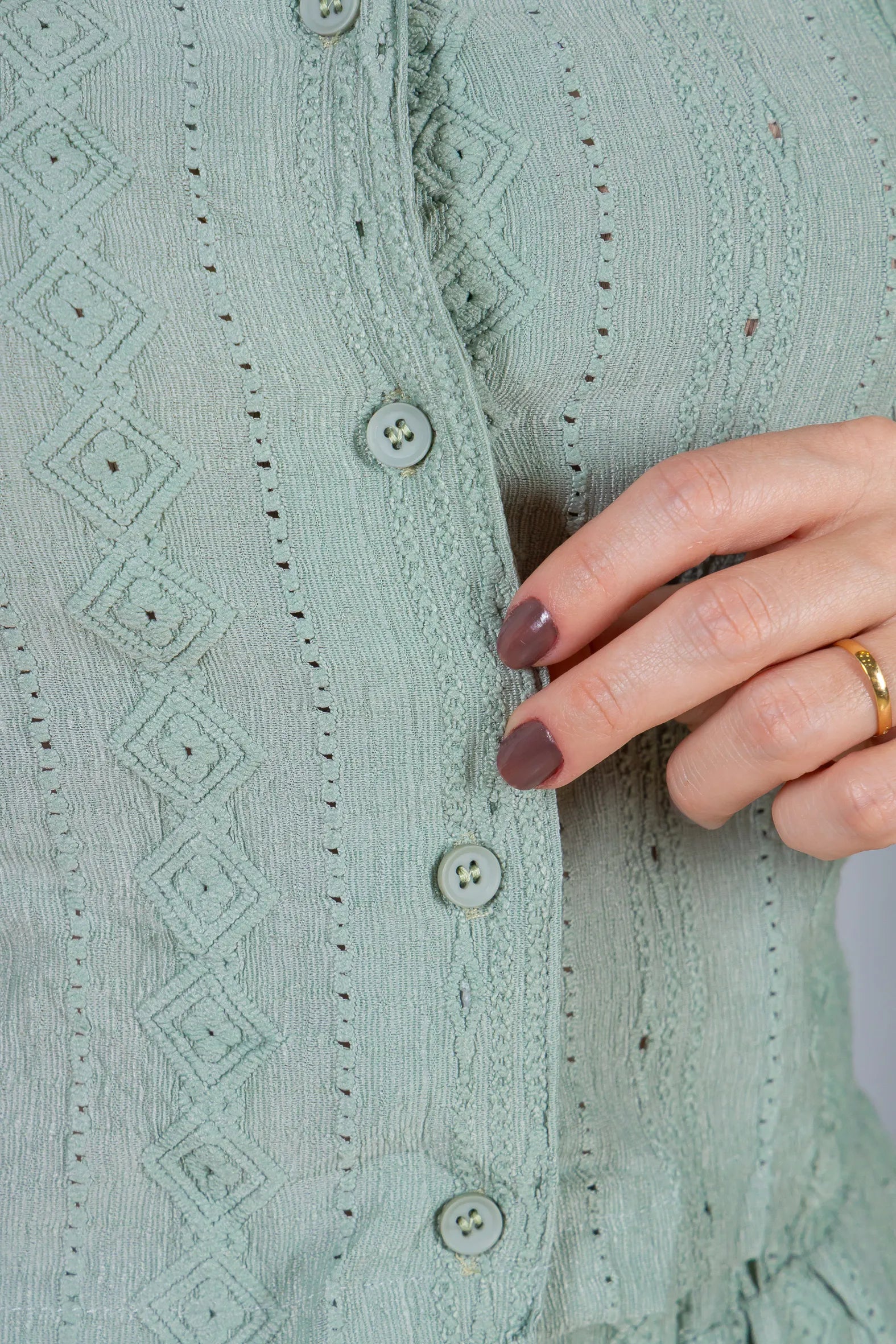 Cropped Alça com Bordado e Botões Crepe Soft Carla Verde