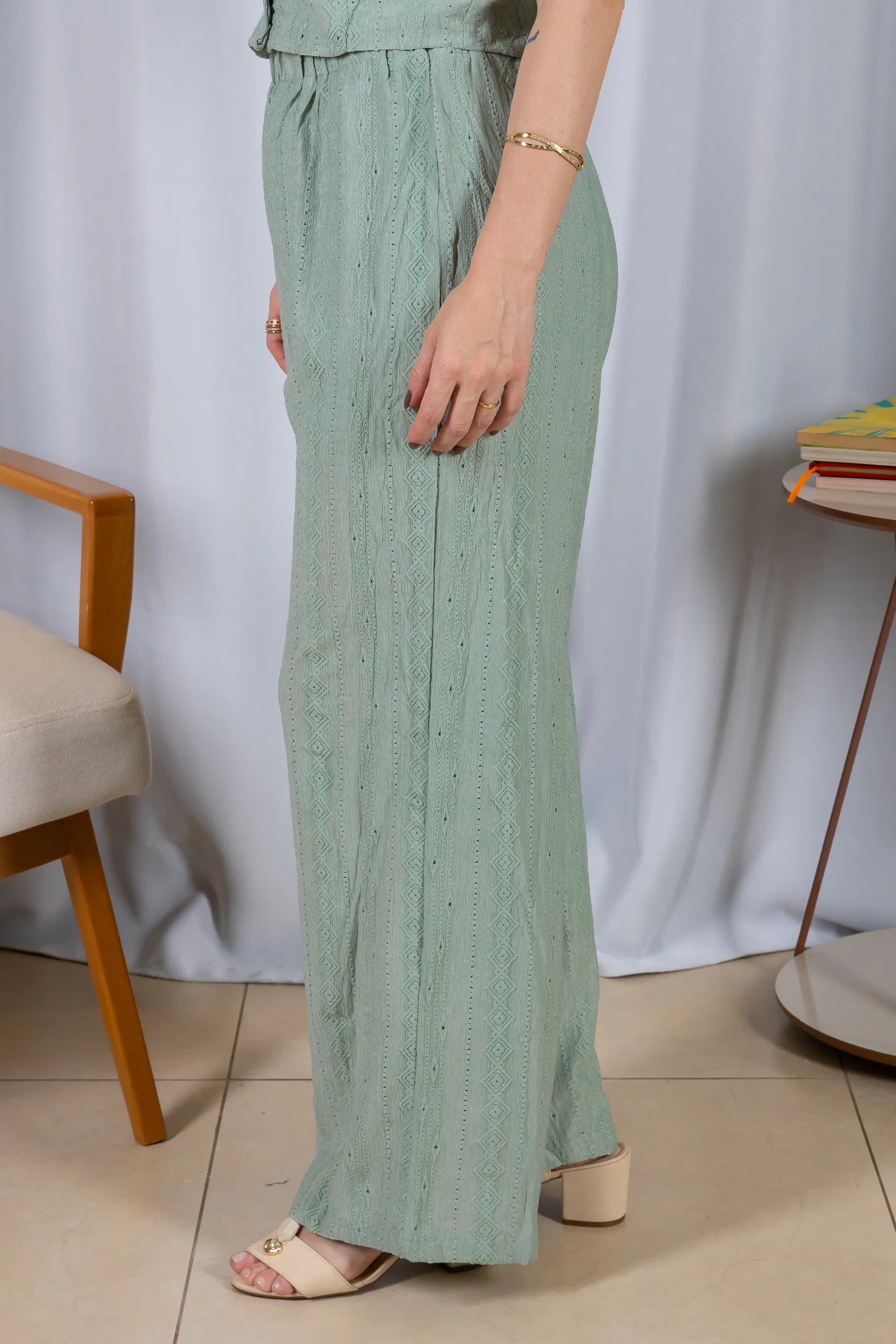 Calça Pantalona Bordado e Cós com Elástico Crepe Soft Carla Verde