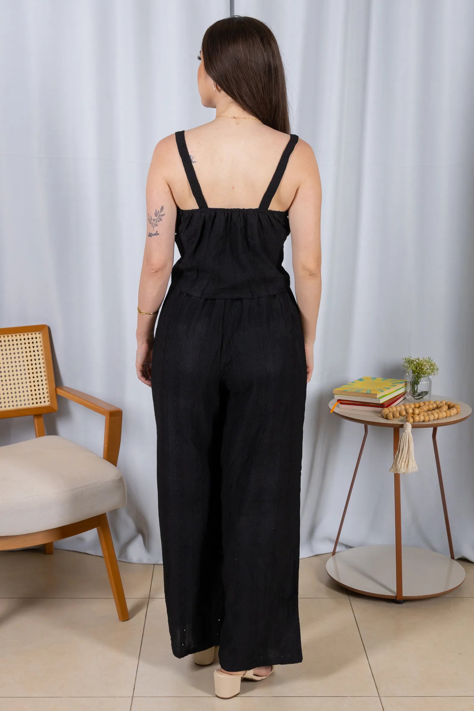 Cropped Alça com Bordado e Botões Crepe Soft Carla Preto