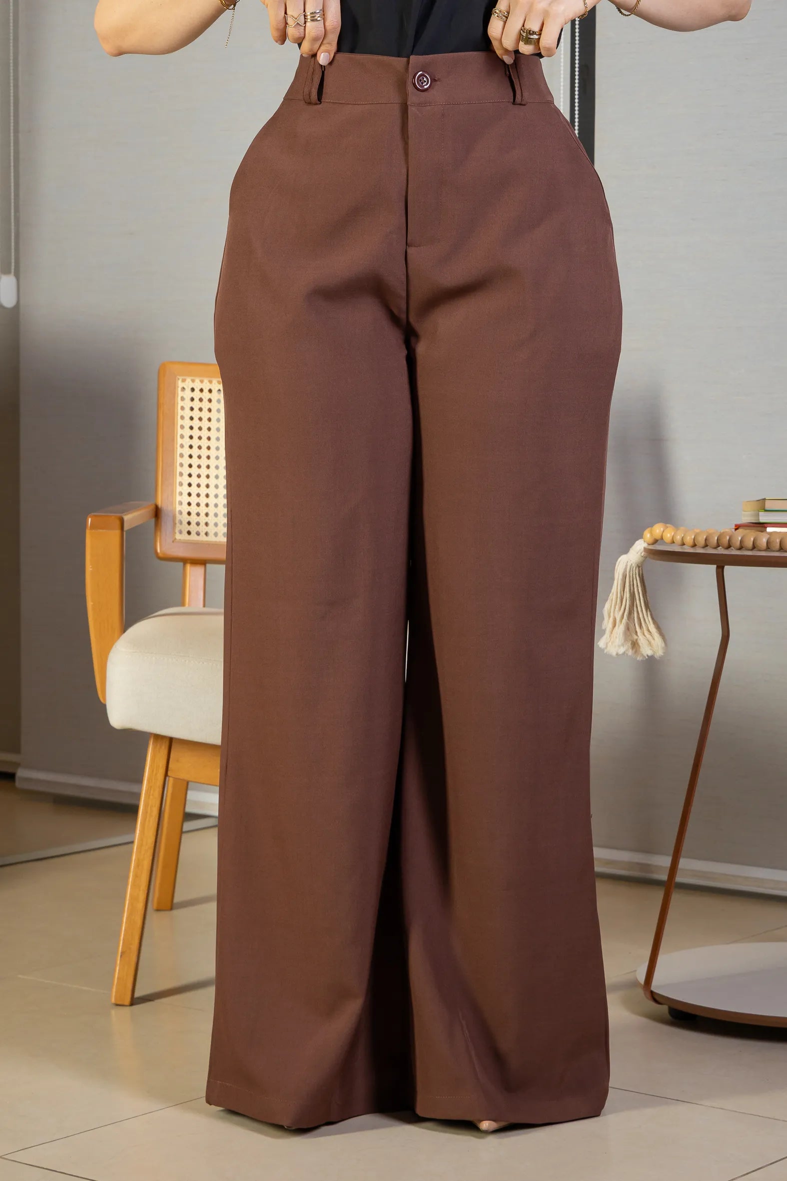 Calça Pantalona Alfaiataria Lux Detalhe Passador Grazi Massafera Marrom