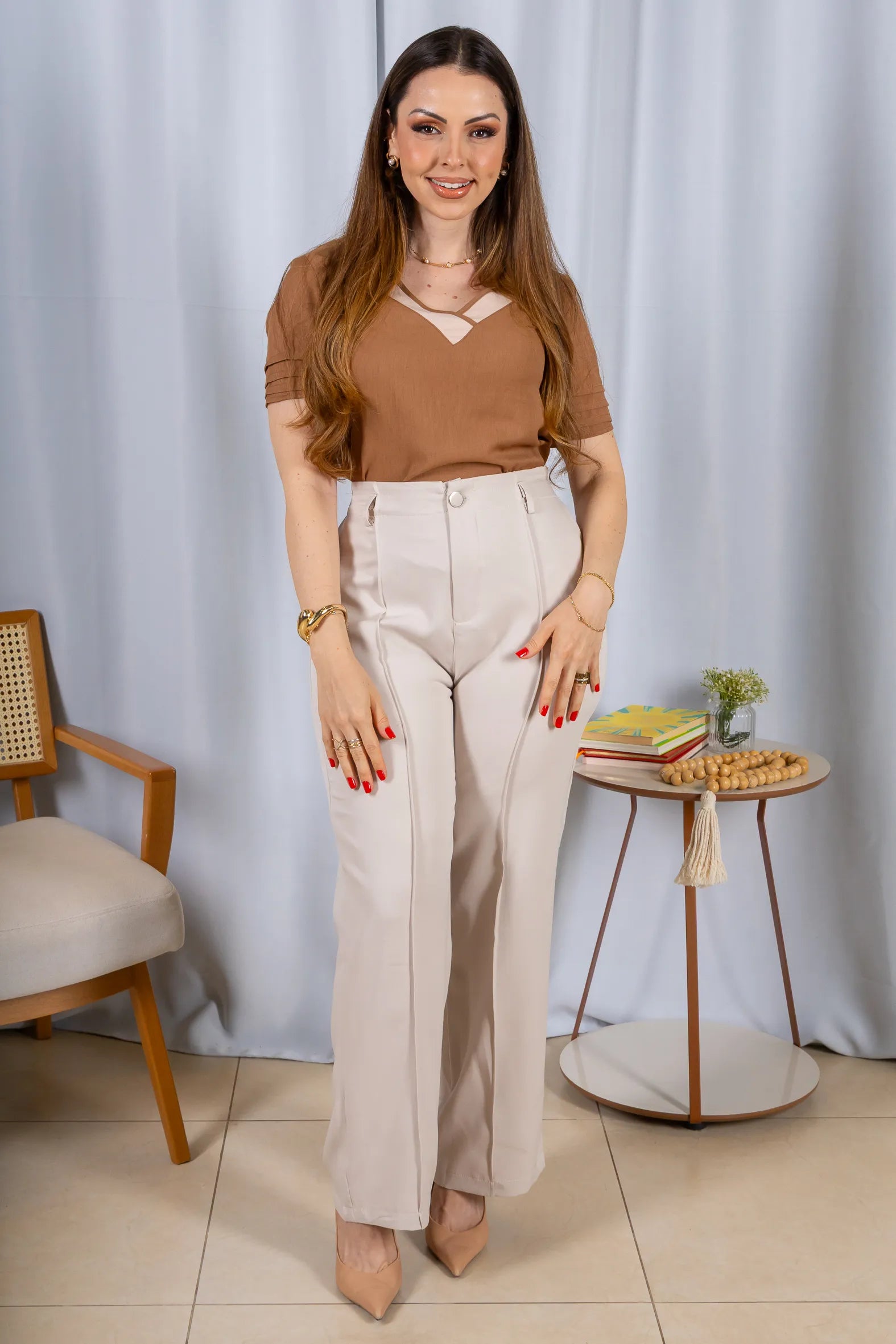 Blusa Manga Curta Camadas Decote em "V" Visco Soft Rafaela Marrom