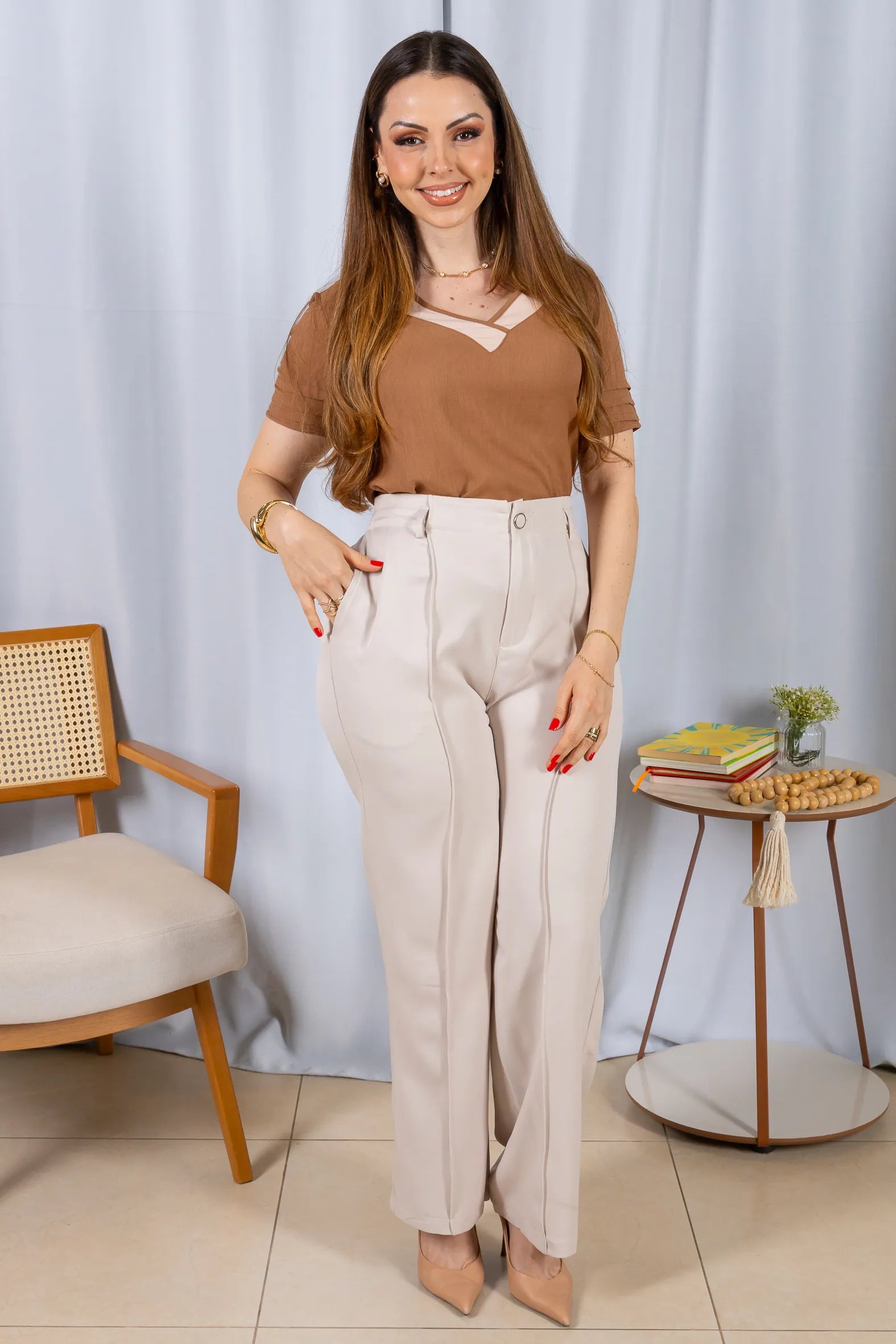 Blusa Manga Curta Camadas Decote em "V" Visco Soft Rafaela Marrom