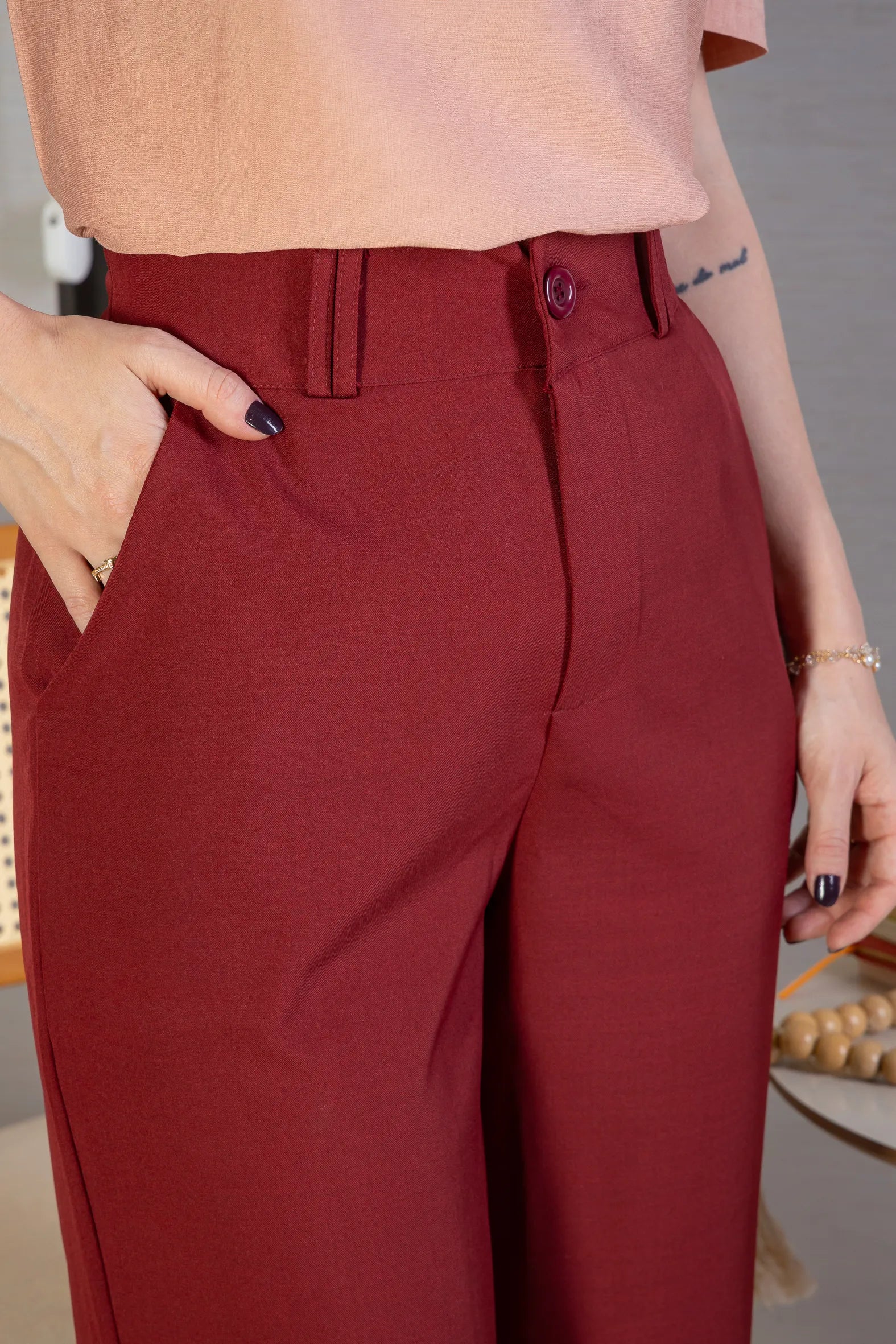 Calça Pantalona Alfaiataria Lux Detalhe Passador Grazi Massafera Marsala