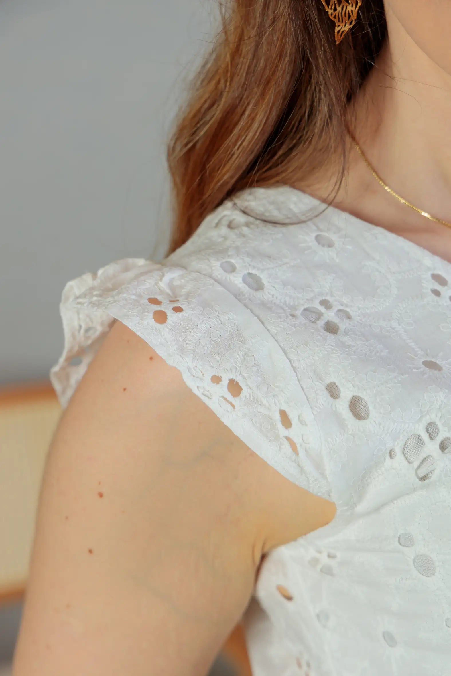 Blusa Regata Em Algodão Textura Bordada Laise Suzy Branca