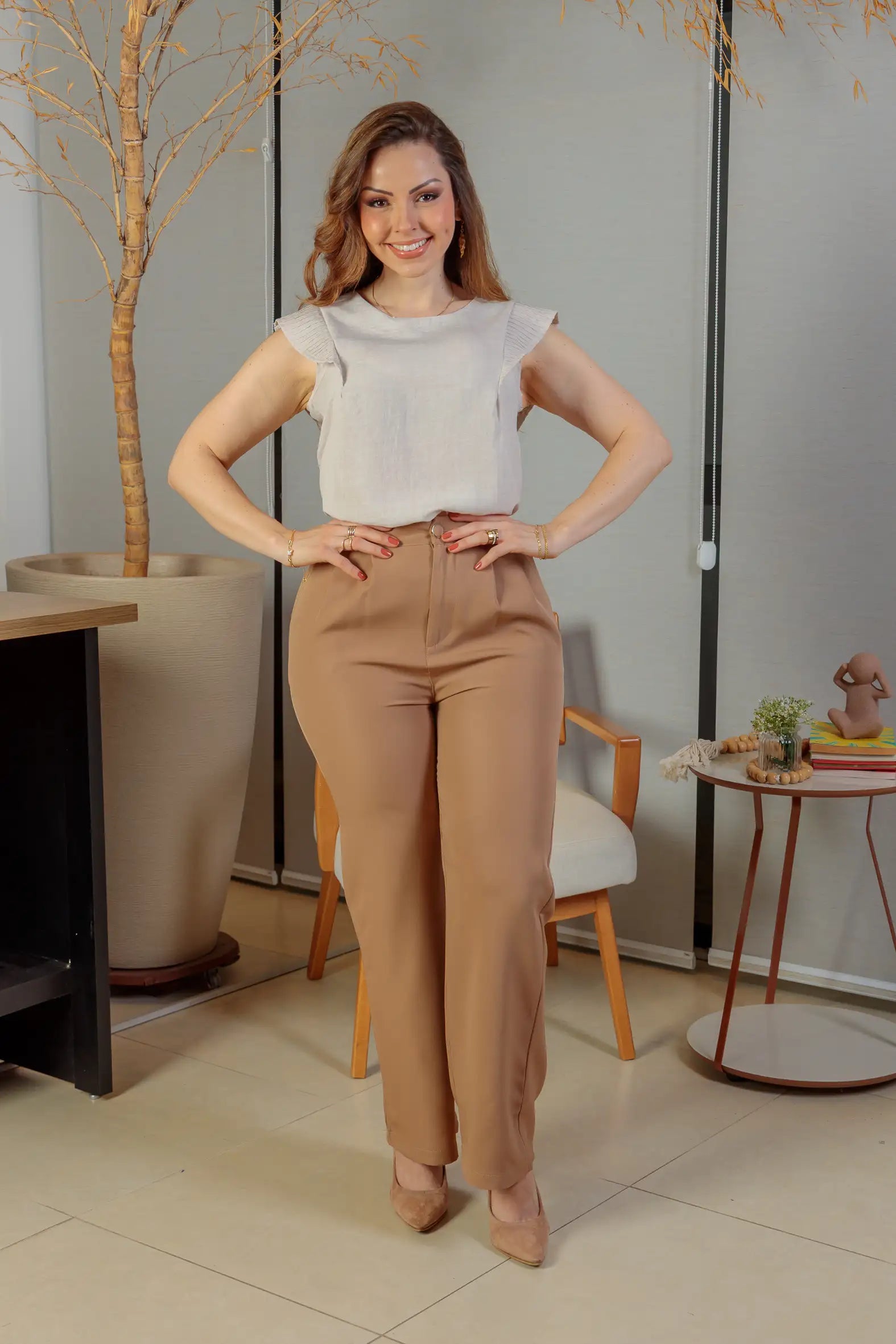 Blusa Regata Detalhe Babado Maísa Visco Essenza Bege