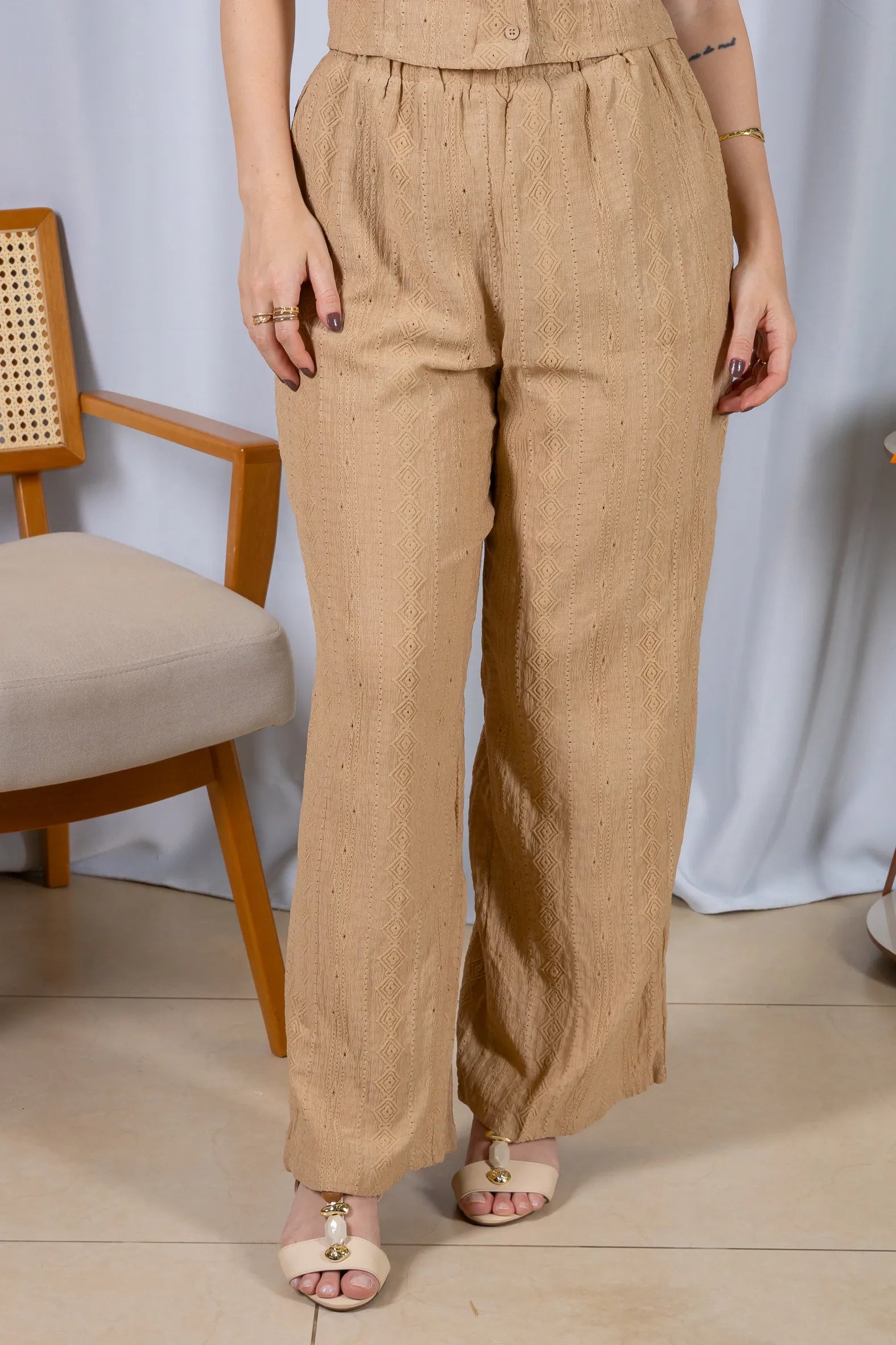 Calça Pantalona Bordado e Cós com Elástico Cepe Soft Carla Bege