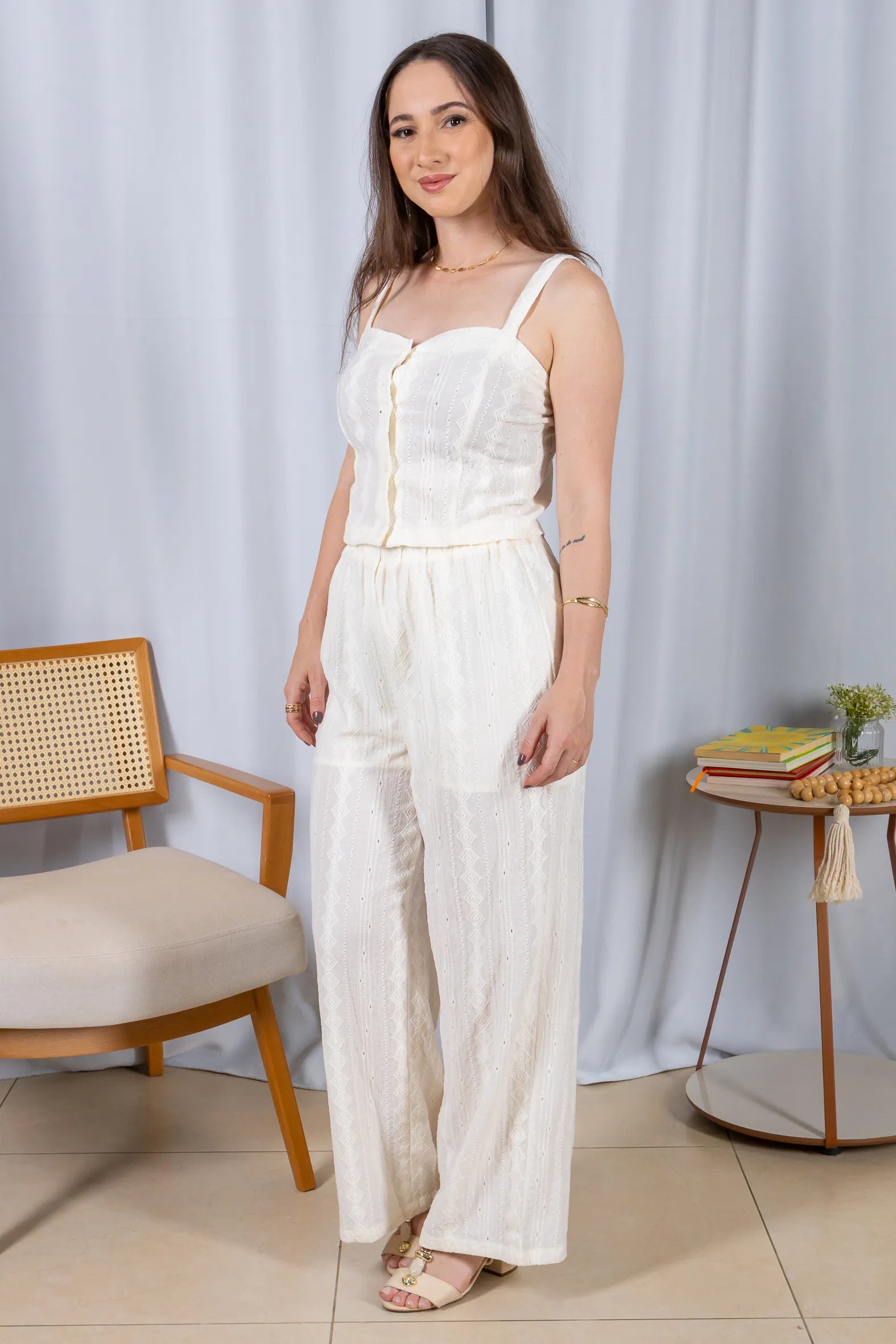 Calça Pantalona Bordado e Cós com Elástico Carla Crepe Soft Off White