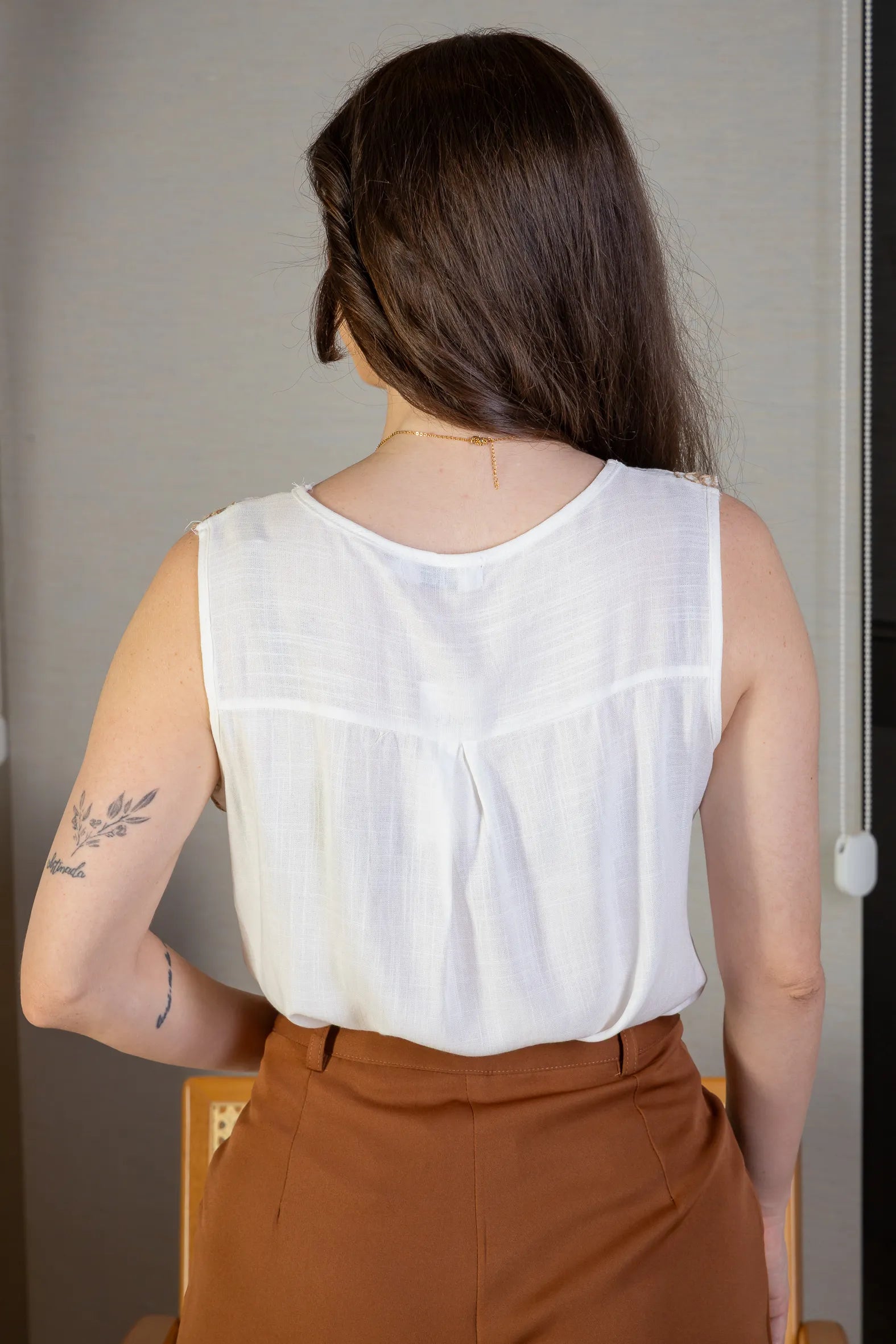 Blusa Regata Detalhe Bordado Visco-linho Ana Maria Braga Branca