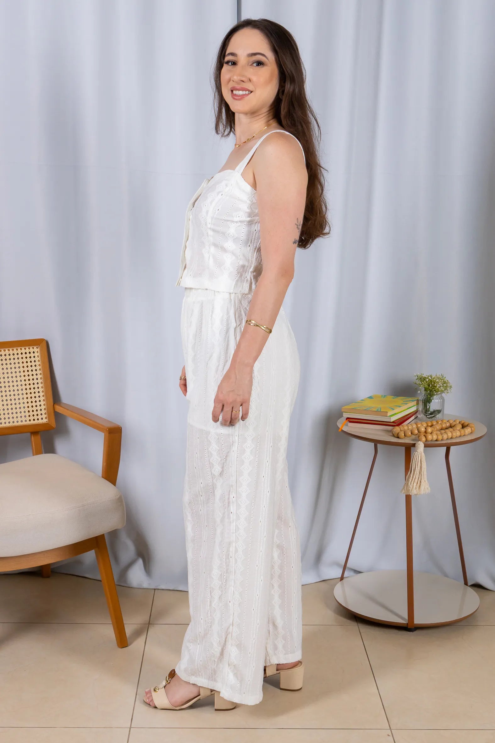 Calça Pantalona Bordado e Cós com Elástico Crepe Soft Carla Branco