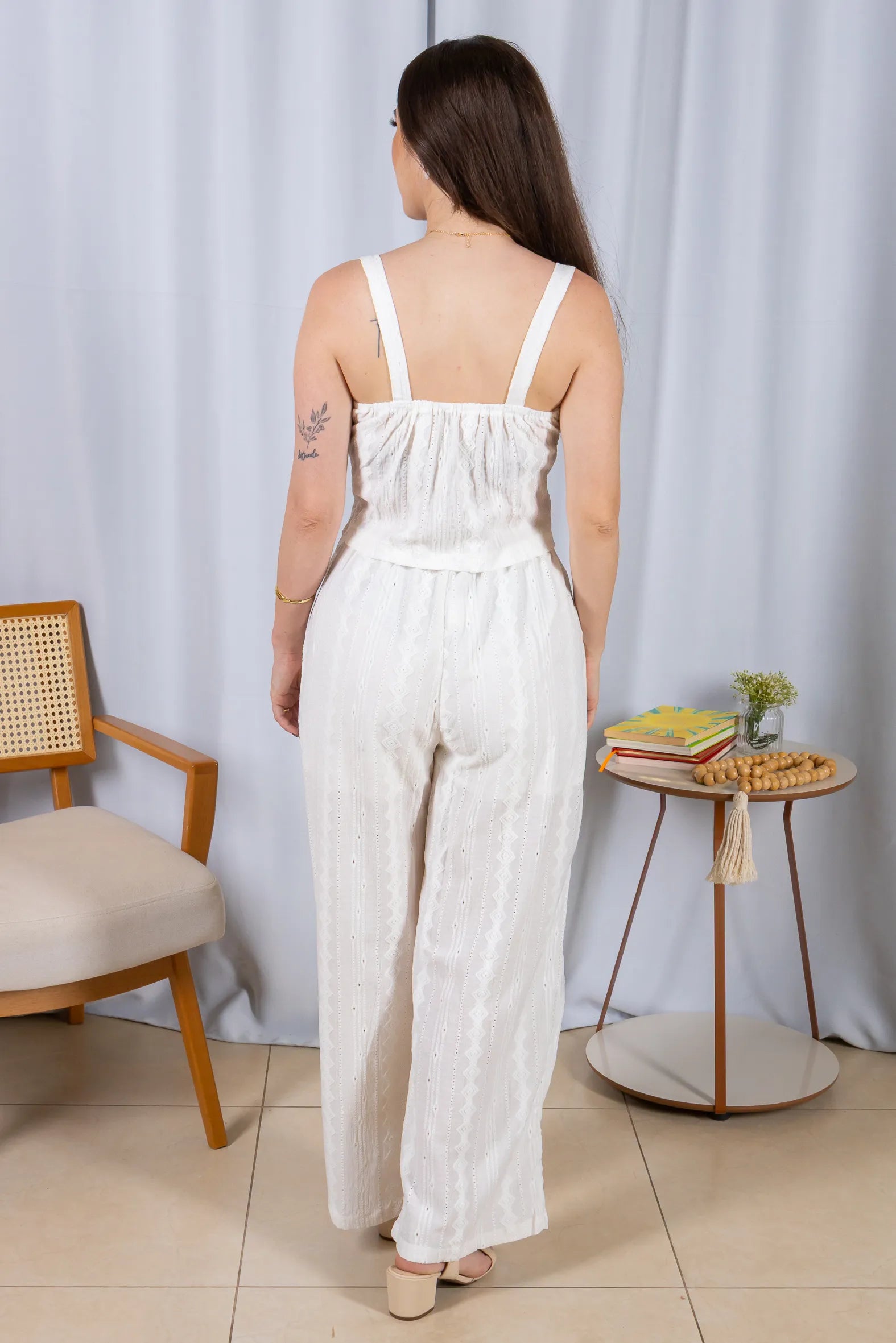 Calça Pantalona Bordado e Cós com Elástico Crepe Soft Carla Branco