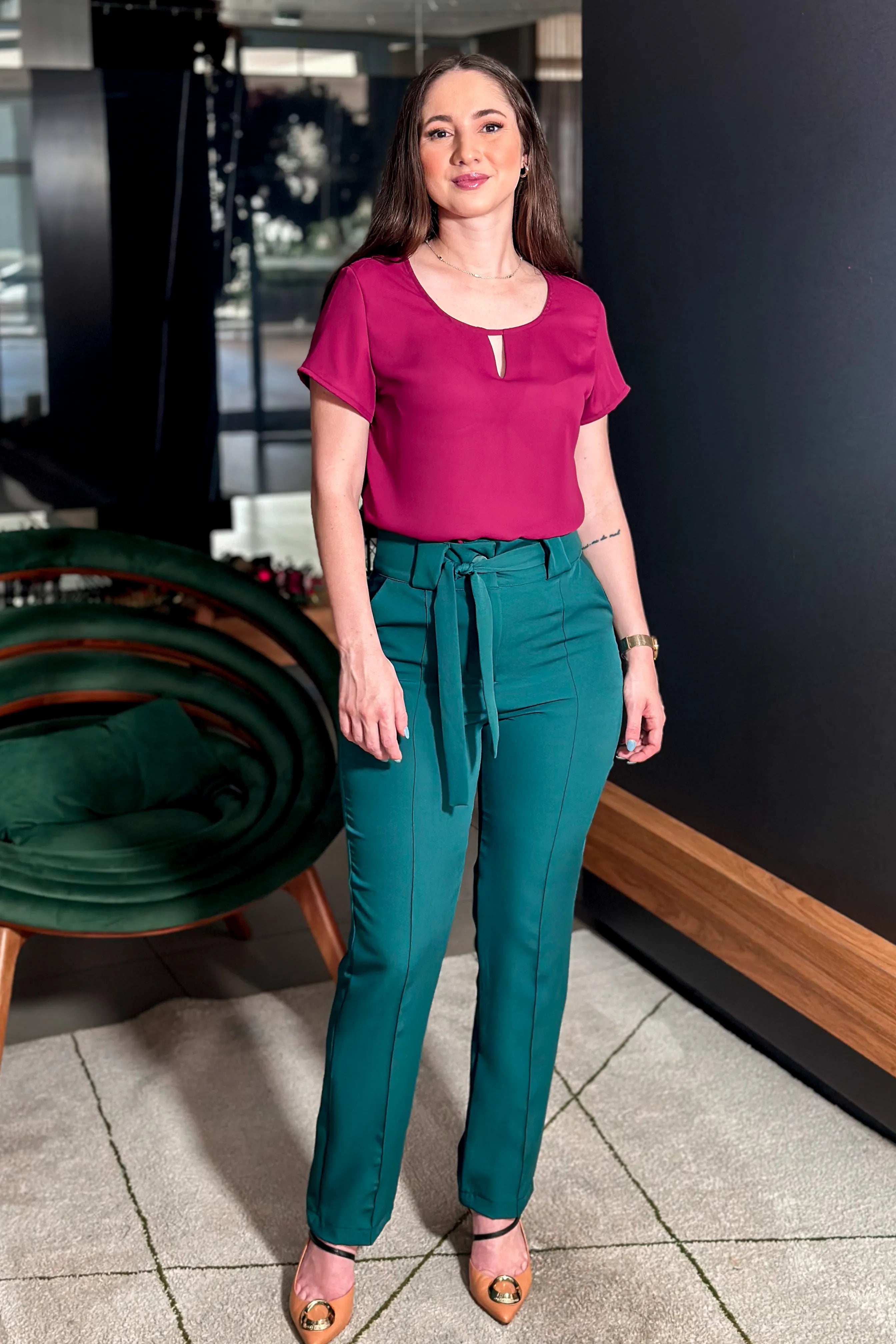 Blusa Outfit Fucsia E Verde Blusa Manga Curta Detalhe Choker