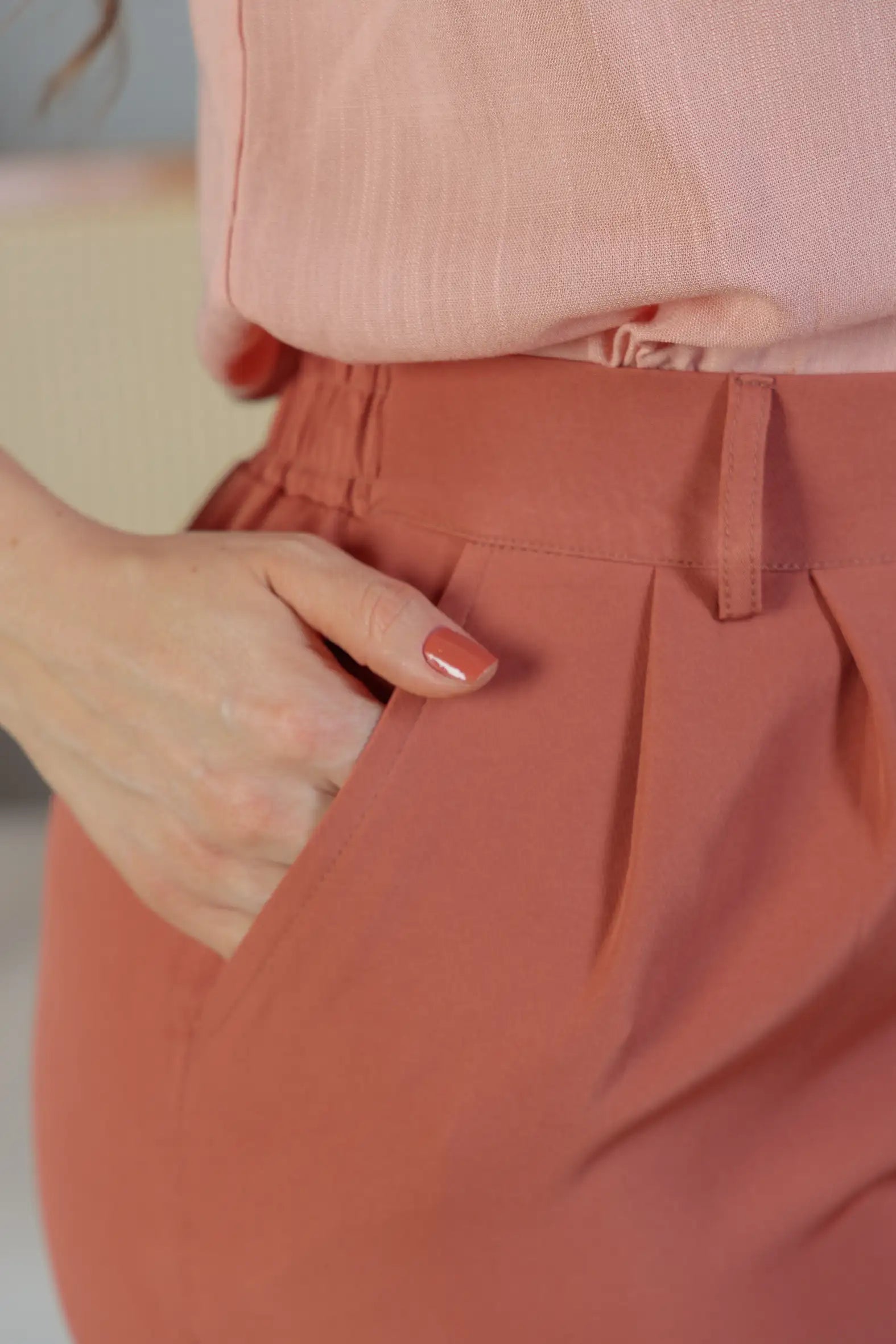 Calça Pantalona Crepe Milano Detalhe Botão Encapado Elena Terracota