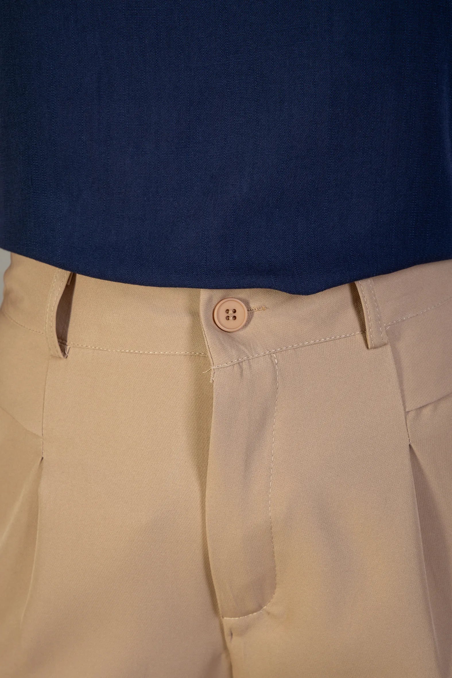 Calça Corte Reto Alfaiataria Detalhe Bolso Adriana Esteves Bege