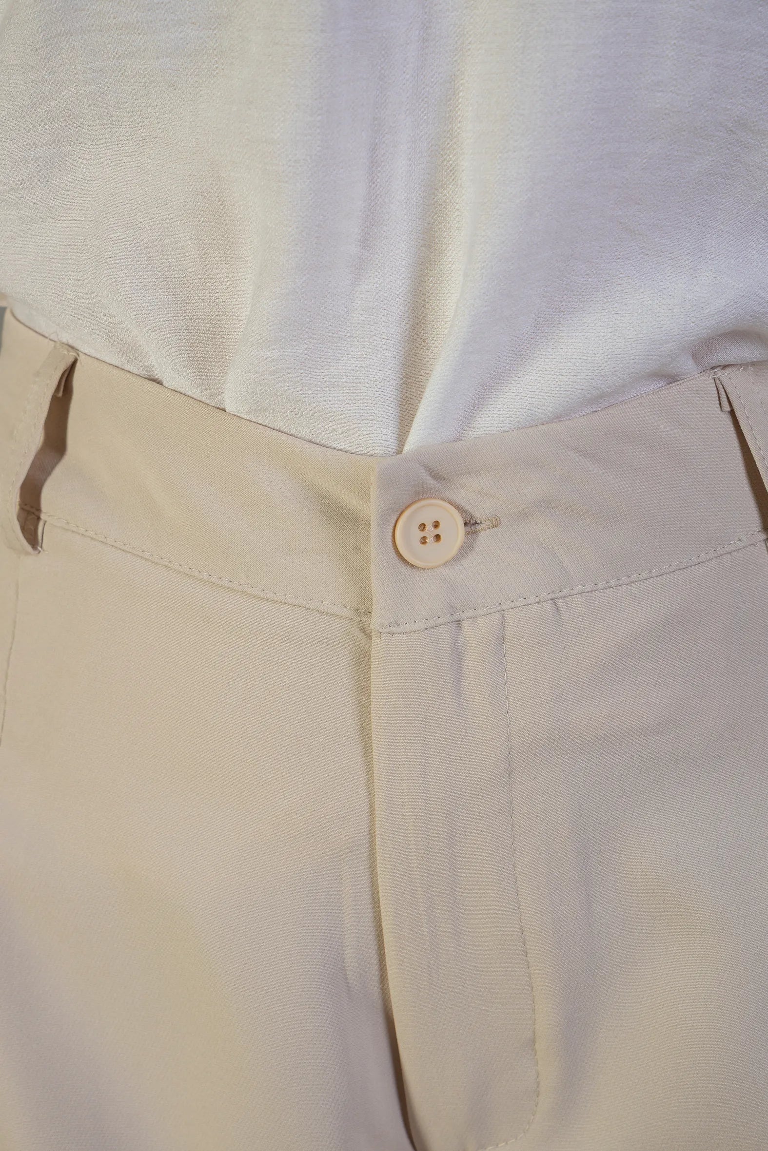 Calça Corte Reto Alfaiataria Detalhe Bolso Adriana Esteves Creme