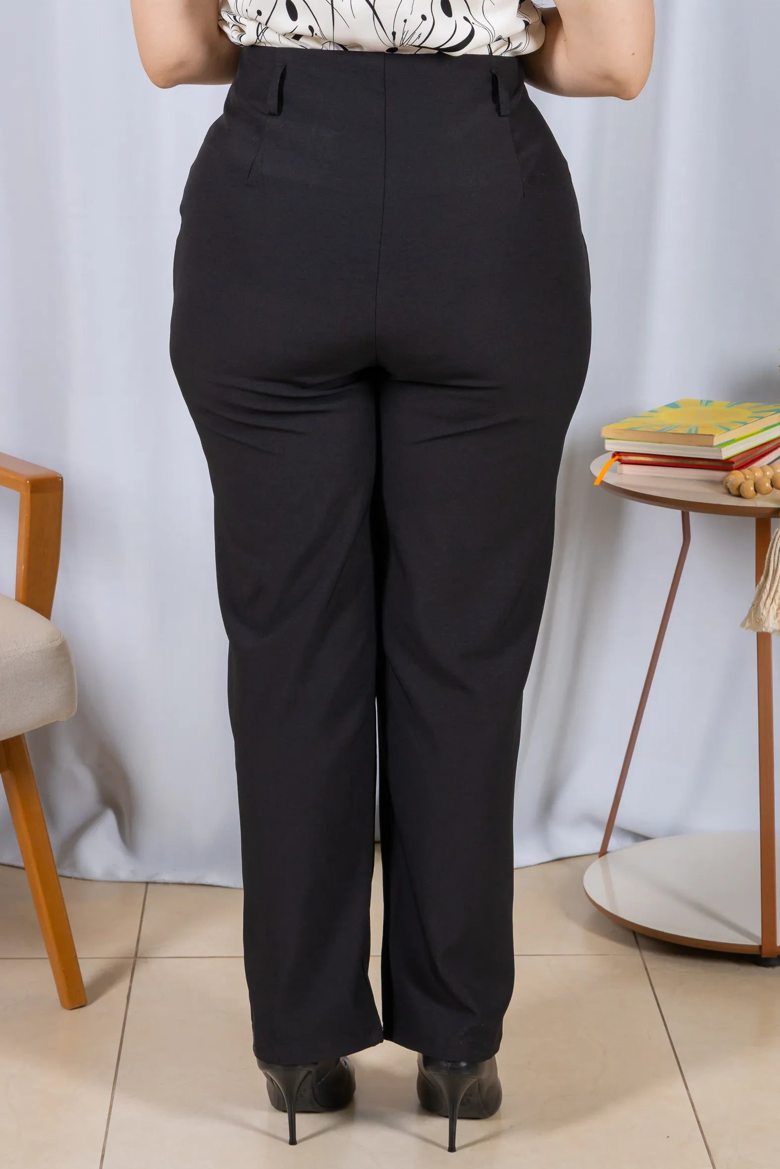 Calça Alfaiataria Corte Reto Friso e Cós Infinito Bianca Preta