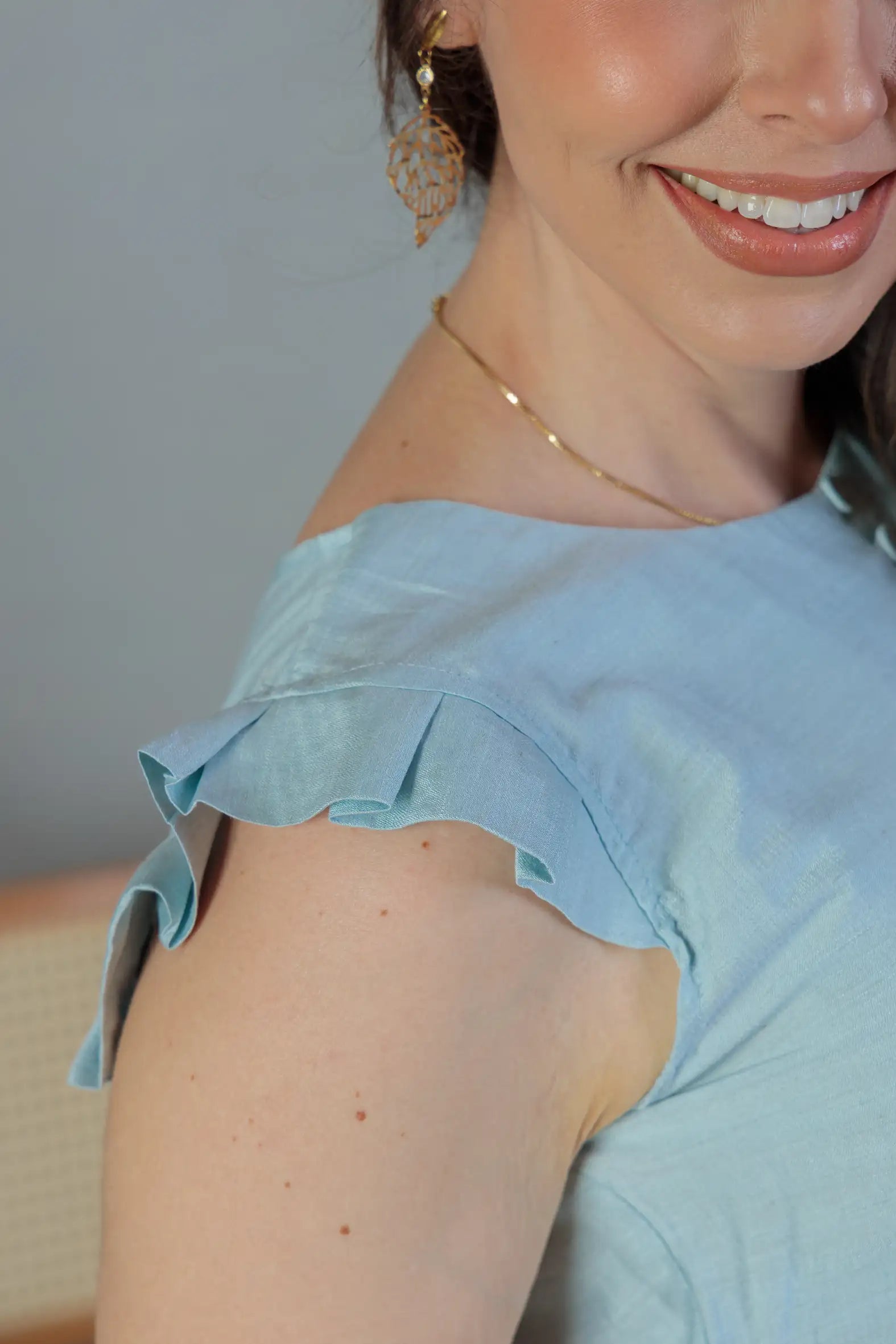 Blusa Babados Manga Detalhe Botão Visco Brise Yara Azul