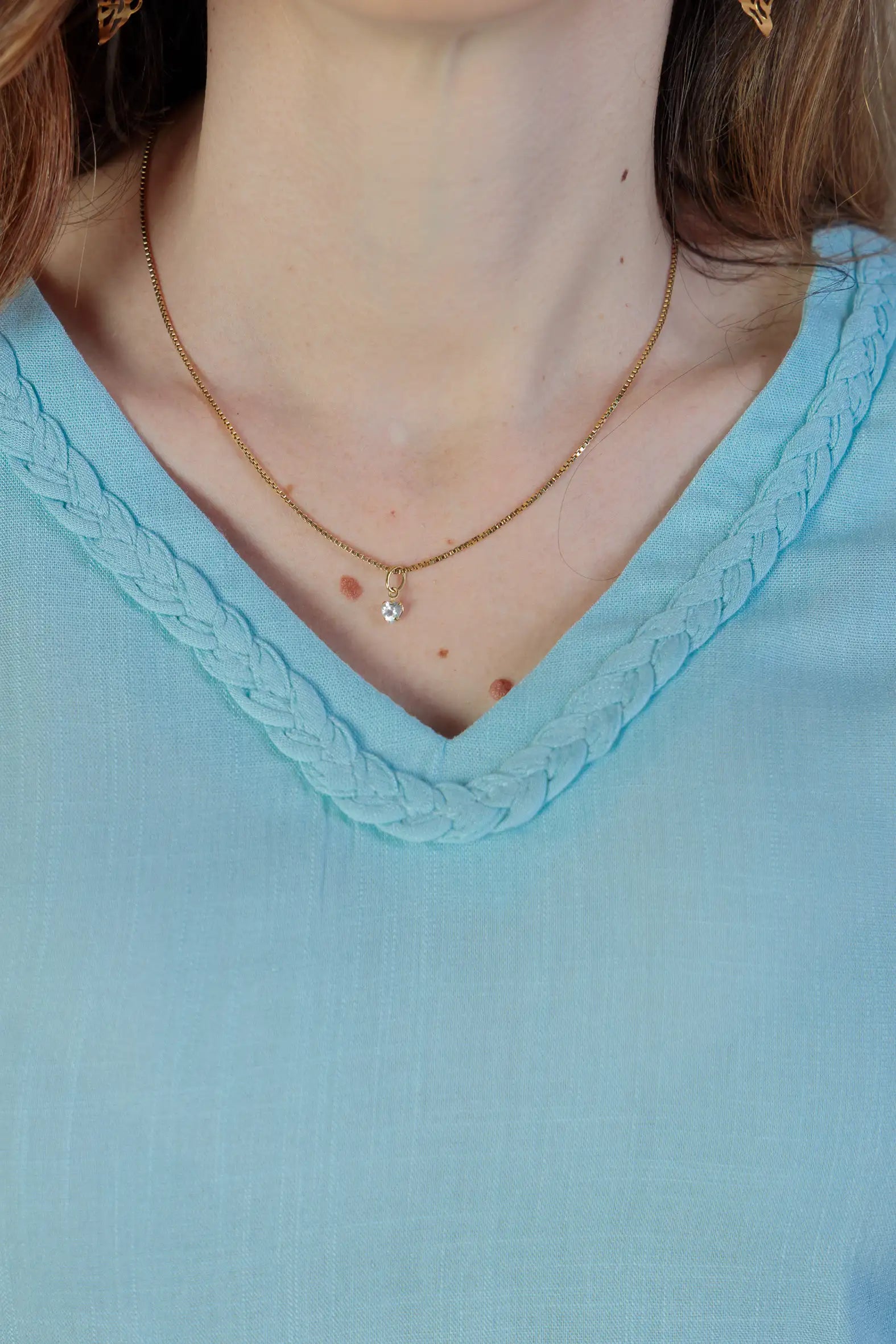 Blusa Manga Curta Detalhe Gola Trançada Visco-linho Leila Azul