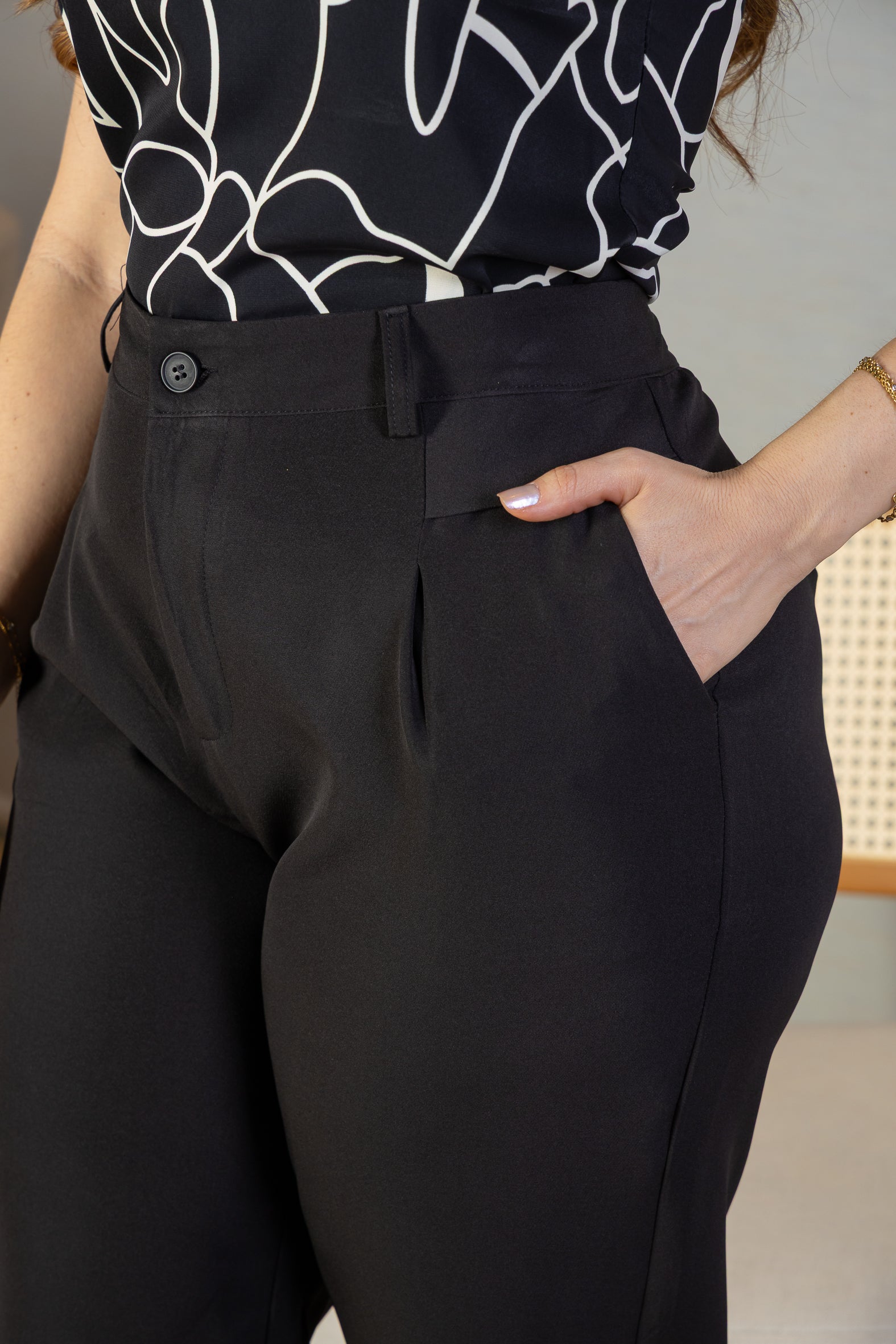 Calça Corte Reto Alfaiataria Detalhe Bolso Adriana Esteves Preta