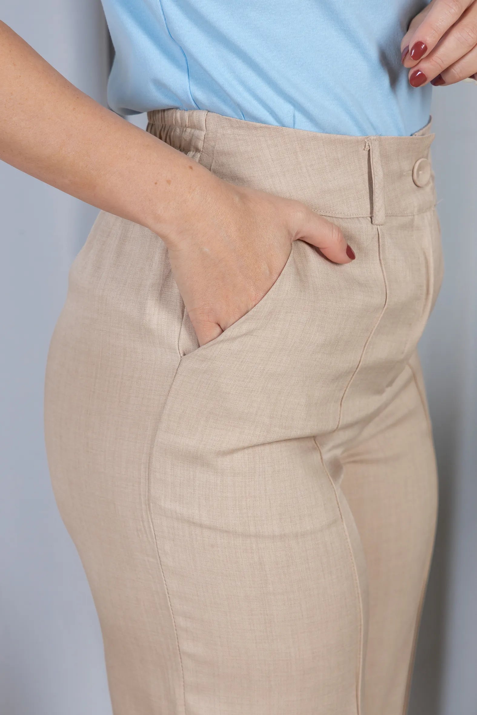 Calça Corte Reto Cotton Alfaiataria Lisse Detalhe em Friso Ariane Creme