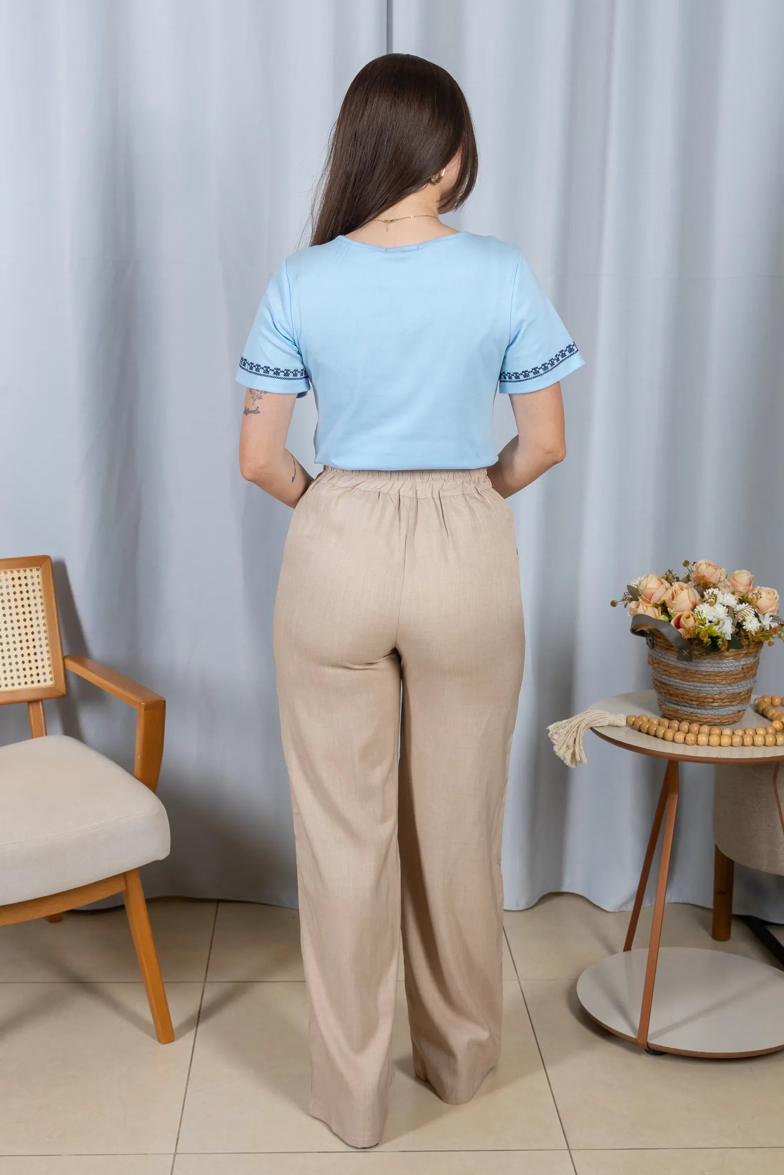 Calça Corte Reto Cotton Alfaiataria Lisse Detalhe em Friso Ariane Creme