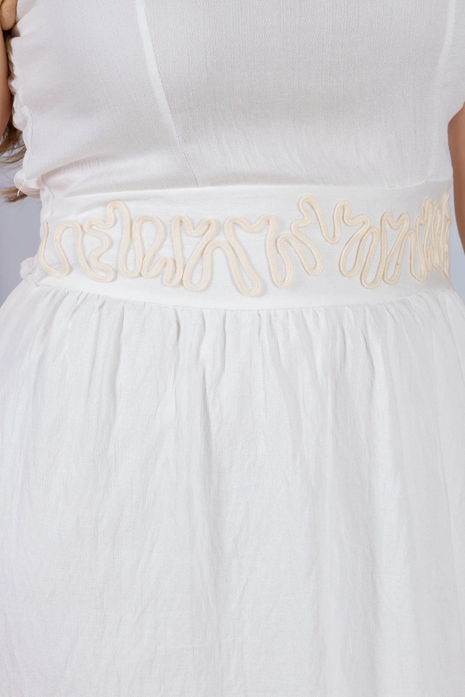 Vestido Midi Alças Detalhe Bordado Crepe Brise Lorena Branco