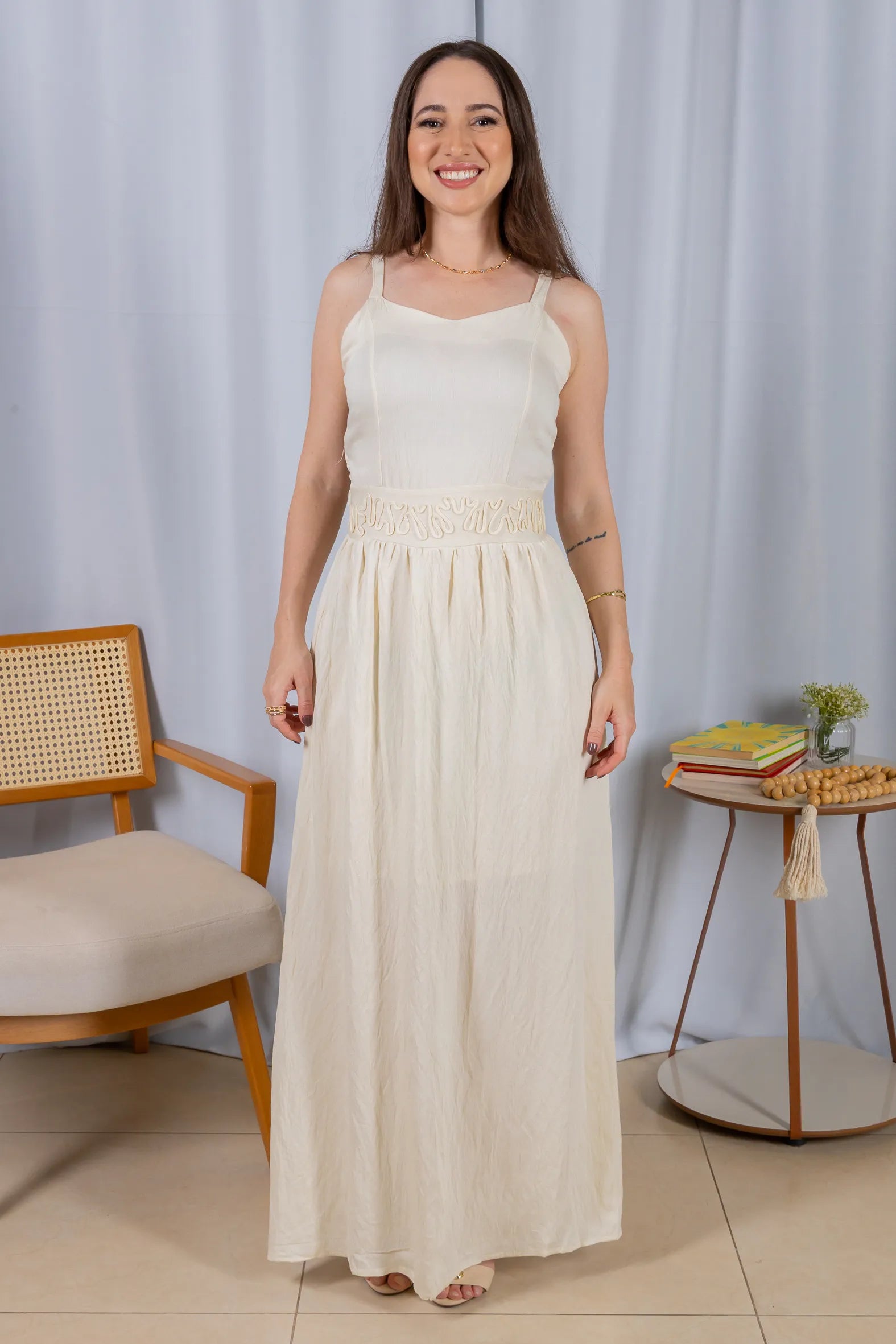 Vestido Midi Alças Detalhe Bordado Crepe Brise Lorena Creme