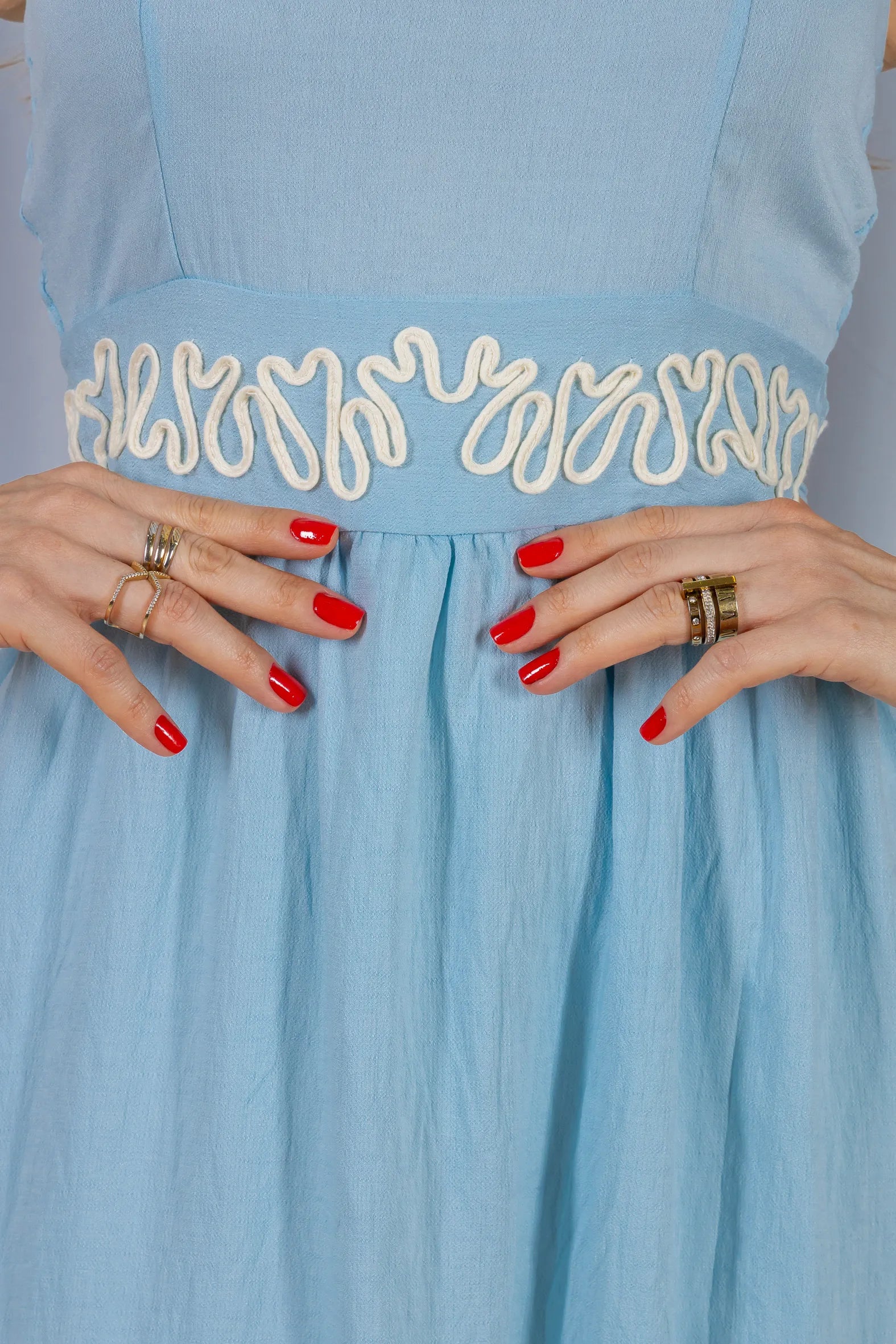 Vestido Midi Alças Detalhe Bordado Crepe Brise Lorena Azul