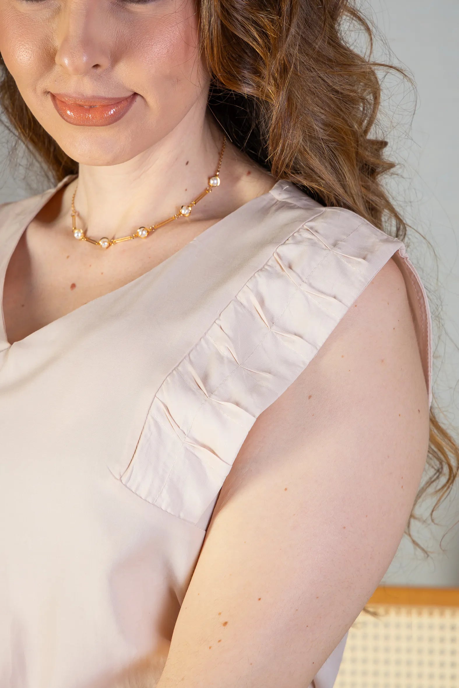 Blusa Regata Decote "V" Franzido Ombros Polivisco Fátima Bernardes Bege