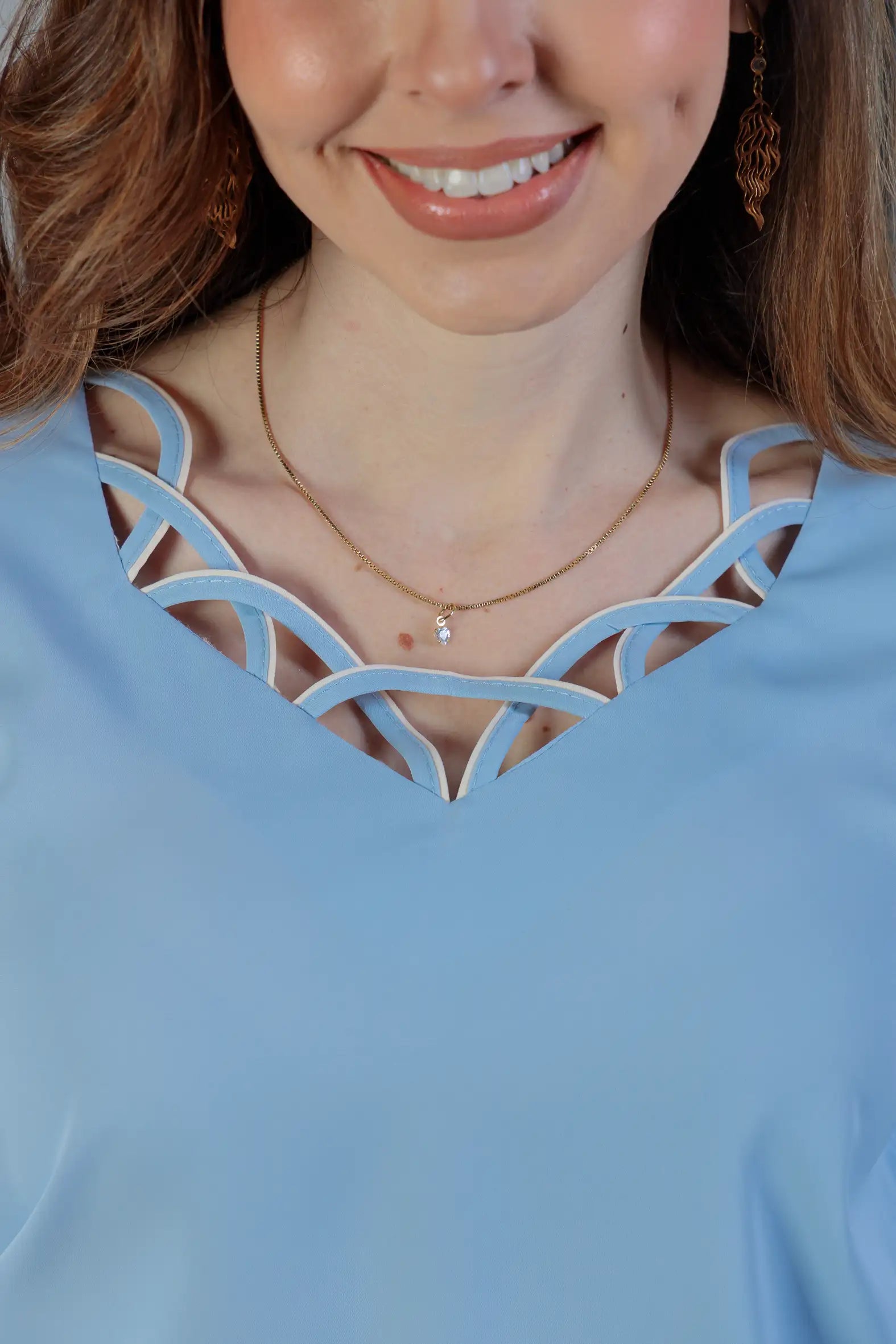 Blusa Manga Curta Detalhe Decote Crepe Touch Carolina Azul