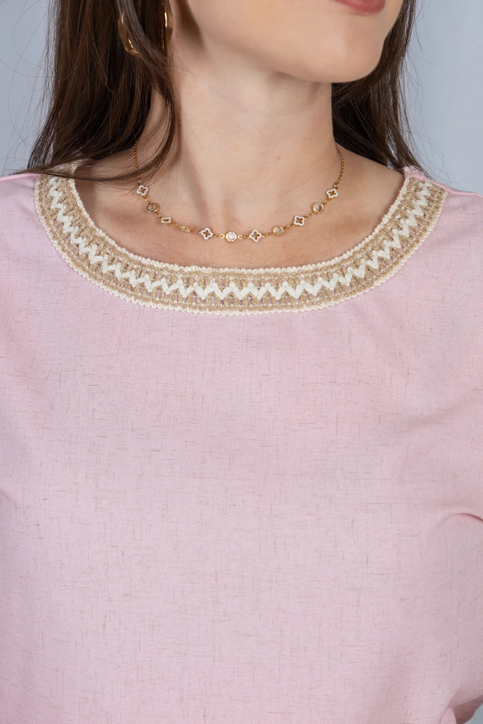 Blusa Manga Curta Poli-Linho Confort Detalhes Bordados Isabela Rosa