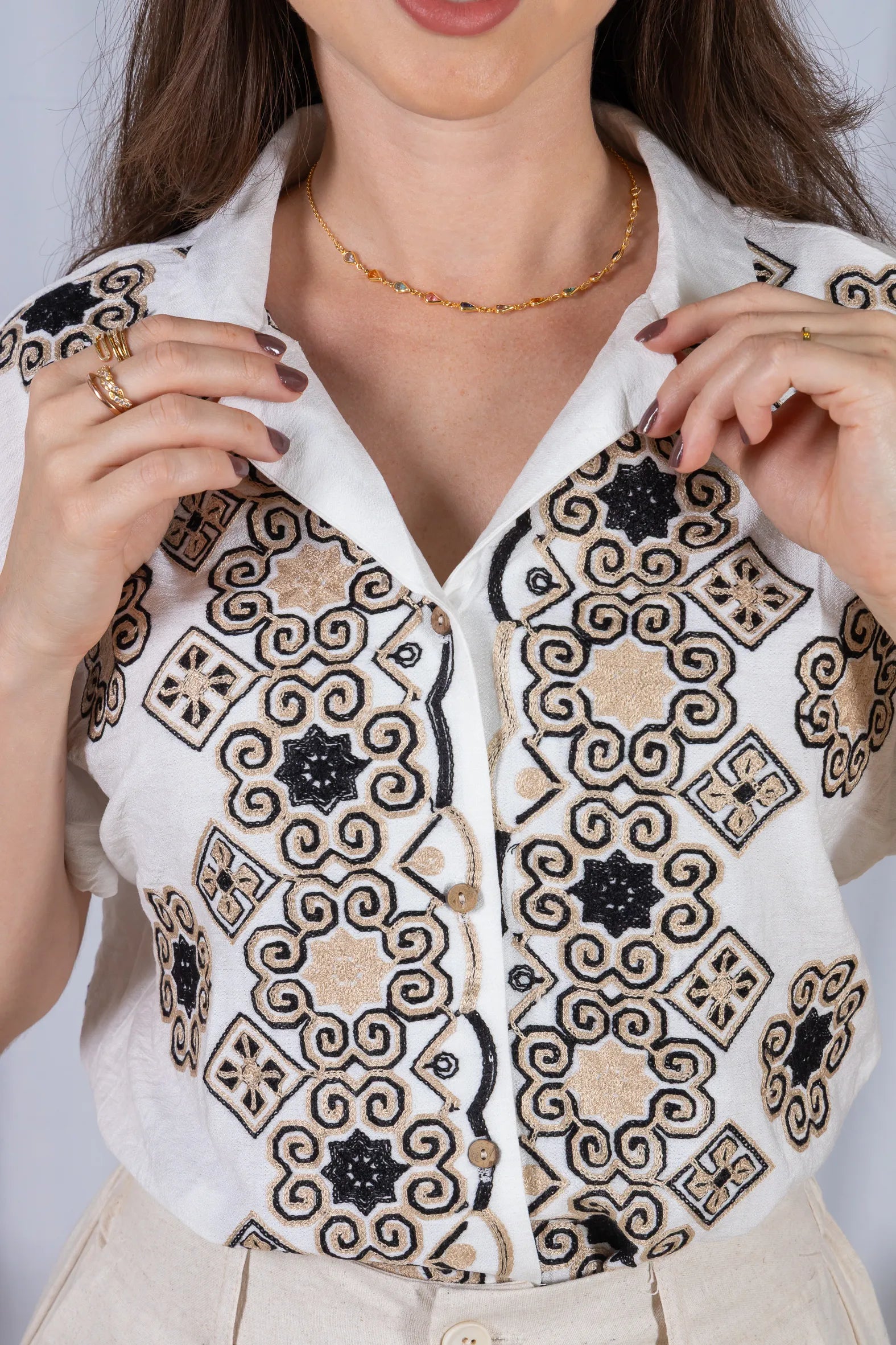 Camisa Manga Curta Neuza Bordada Visco Brise Preta