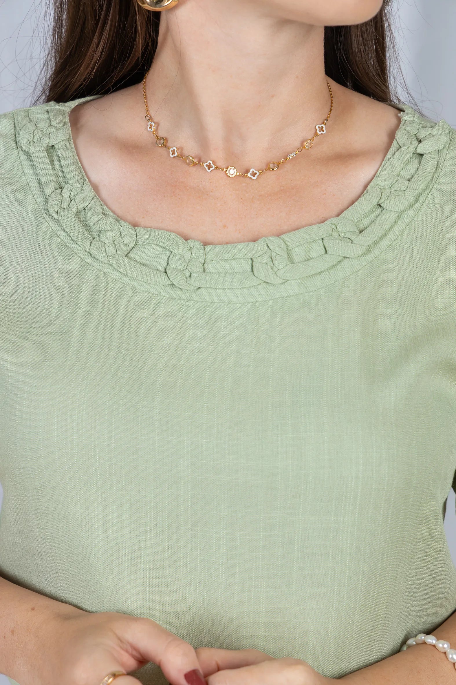 Blusa Manga Curta Visco-Linho Detalhe Colo Entrelaçado Naomi Verde