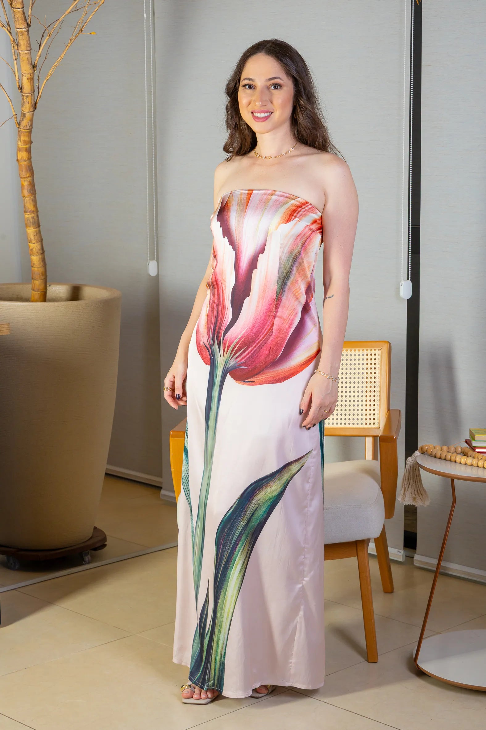 Vestido Tomara Que Caia Detalhe Fenda Crepe Acetinado Camila Pitanga Estampado Rosa